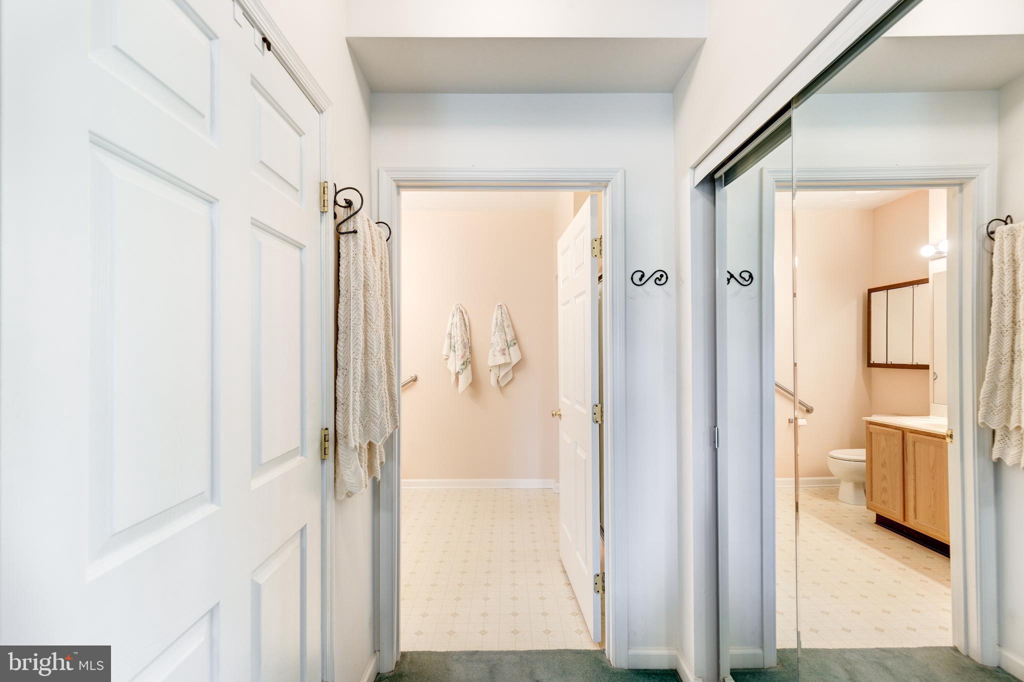 HAMPTON COURT - Residential