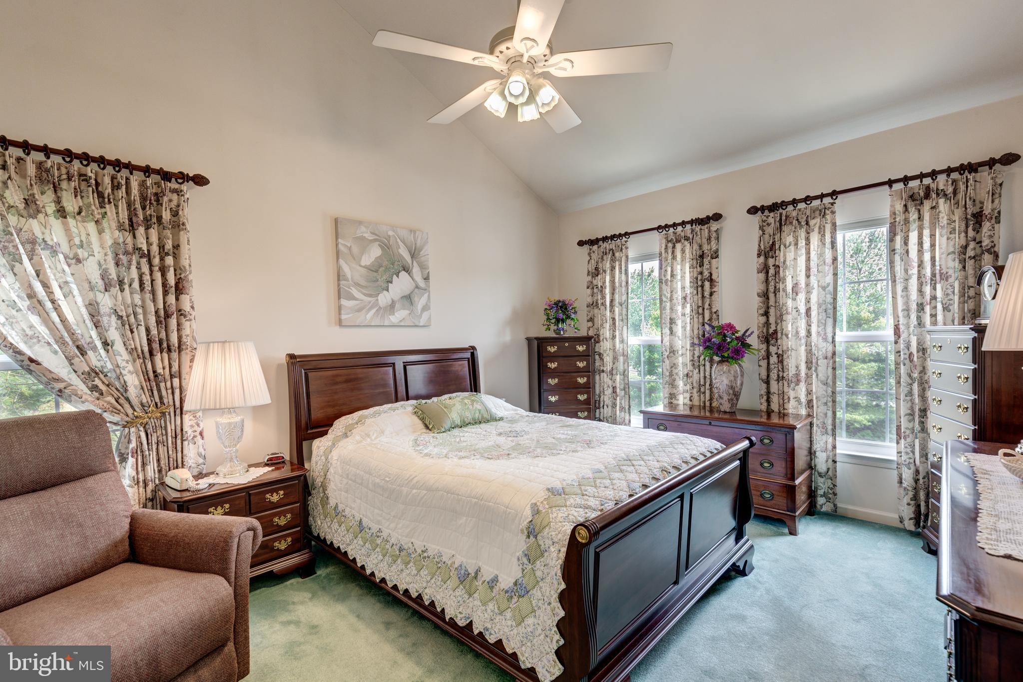 HAMPTON COURT - Residential