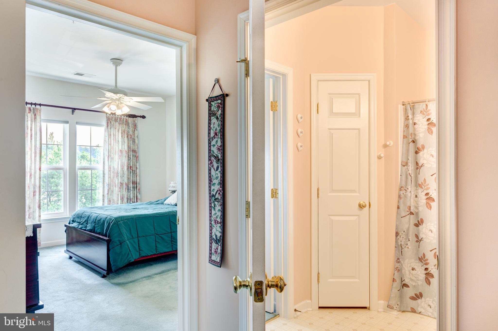 HAMPTON COURT - Residential