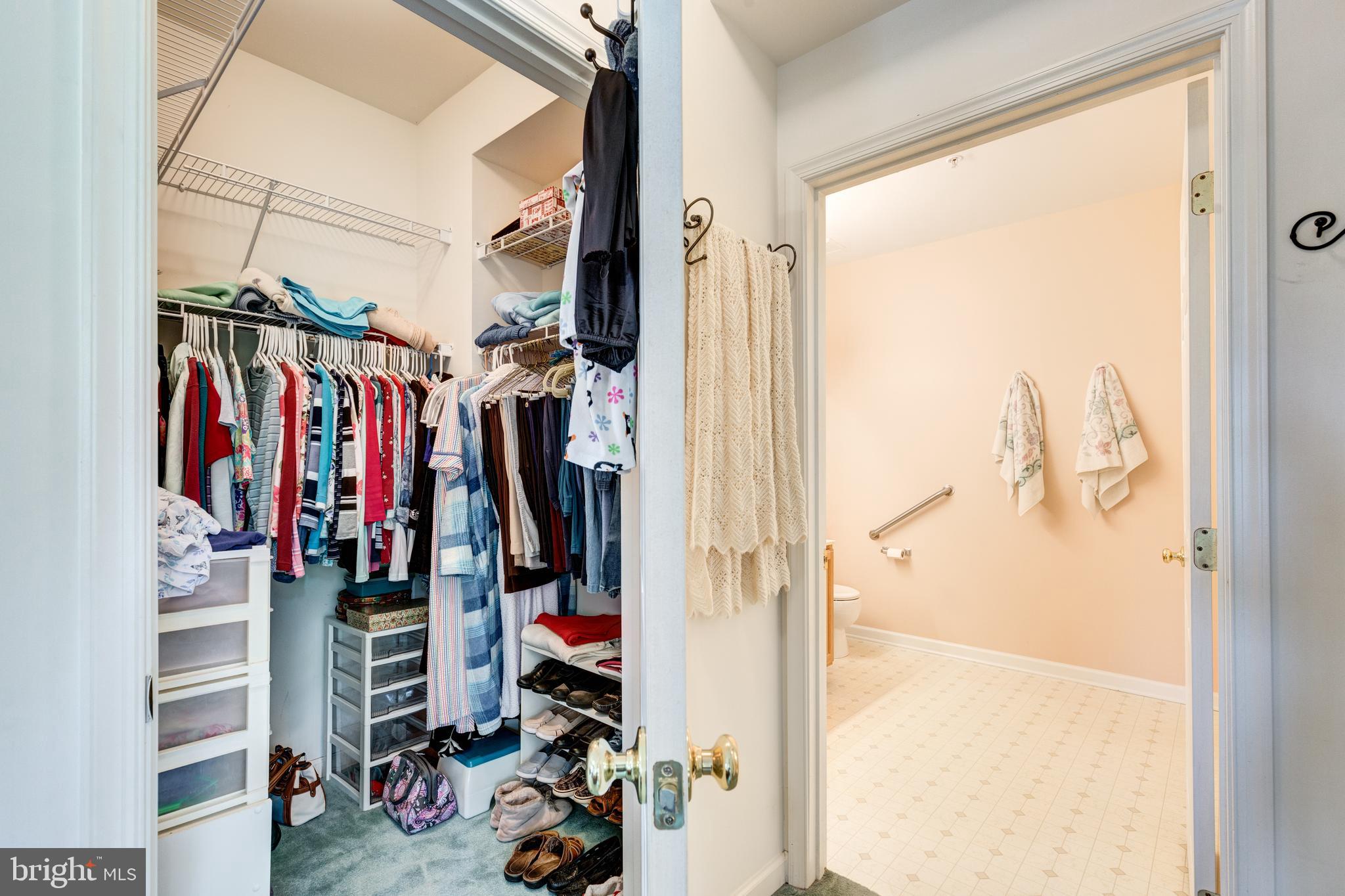 HAMPTON COURT - Residential