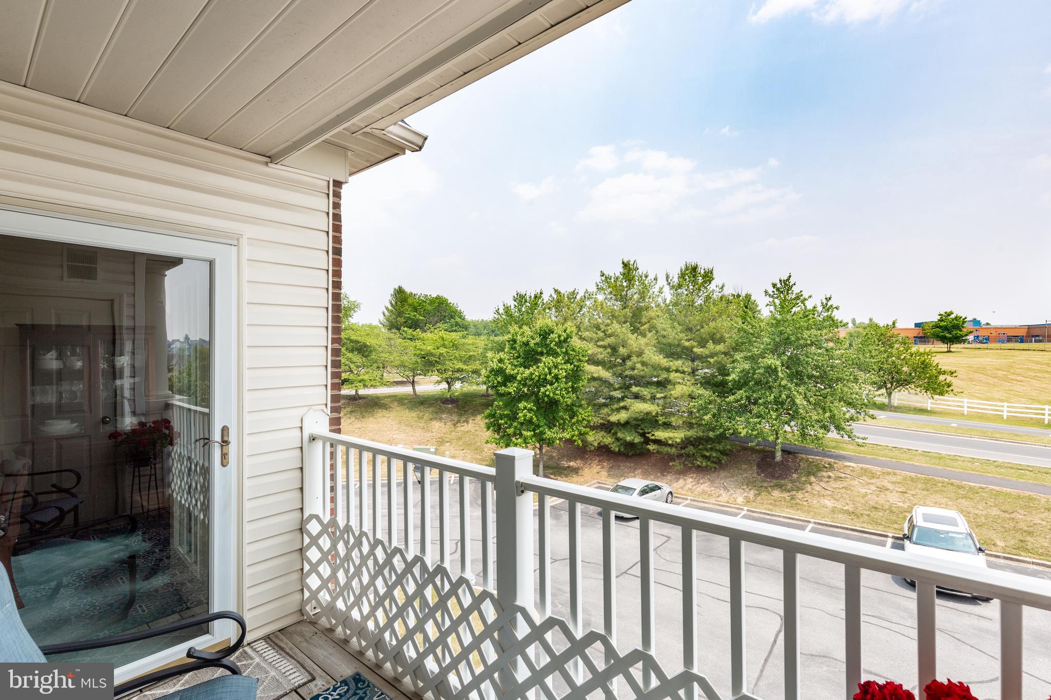 HAMPTON COURT - Residential