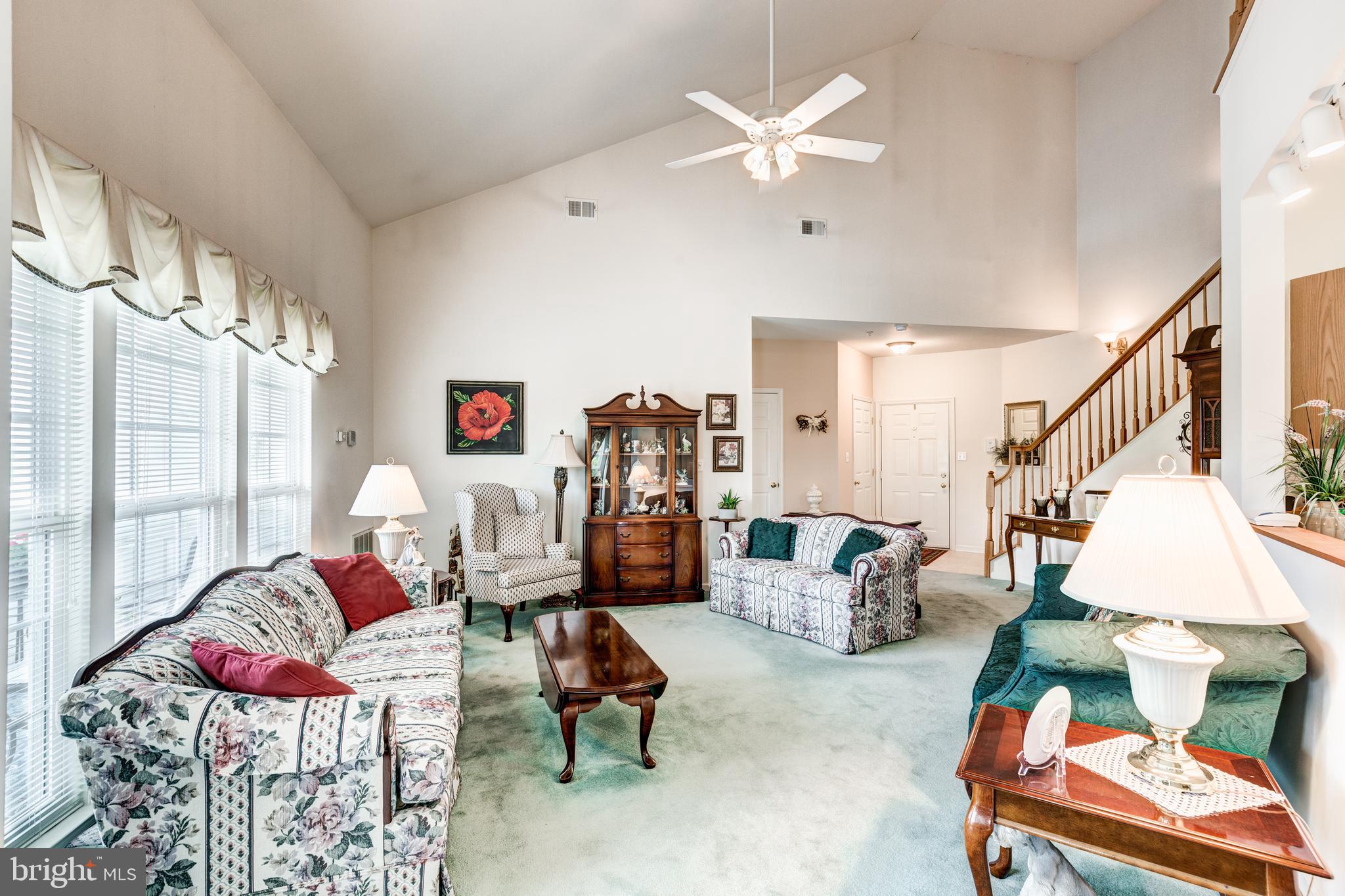 HAMPTON COURT - Residential