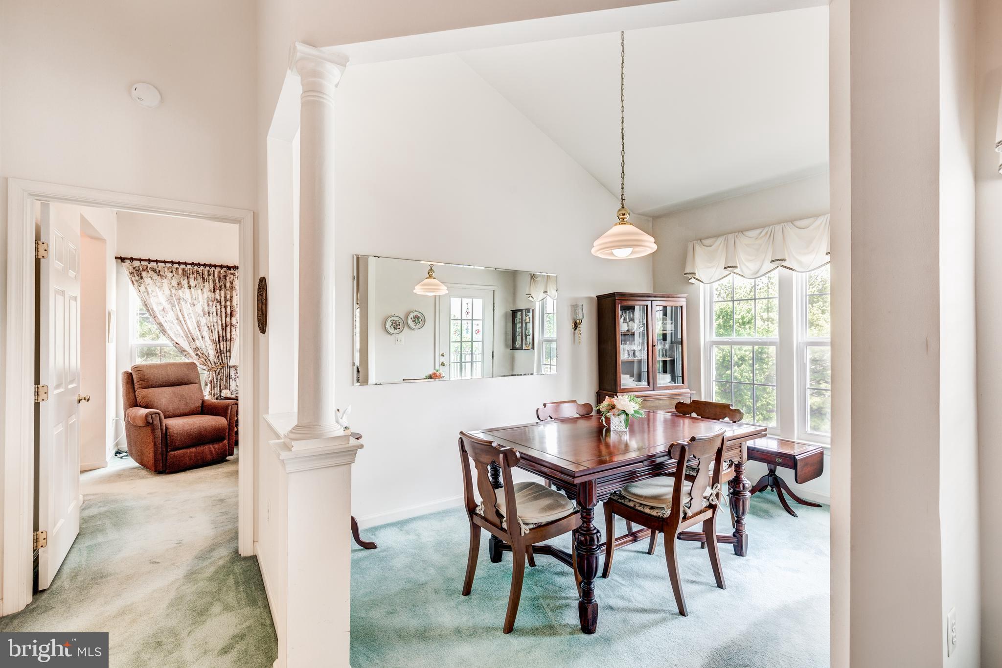 HAMPTON COURT - Residential