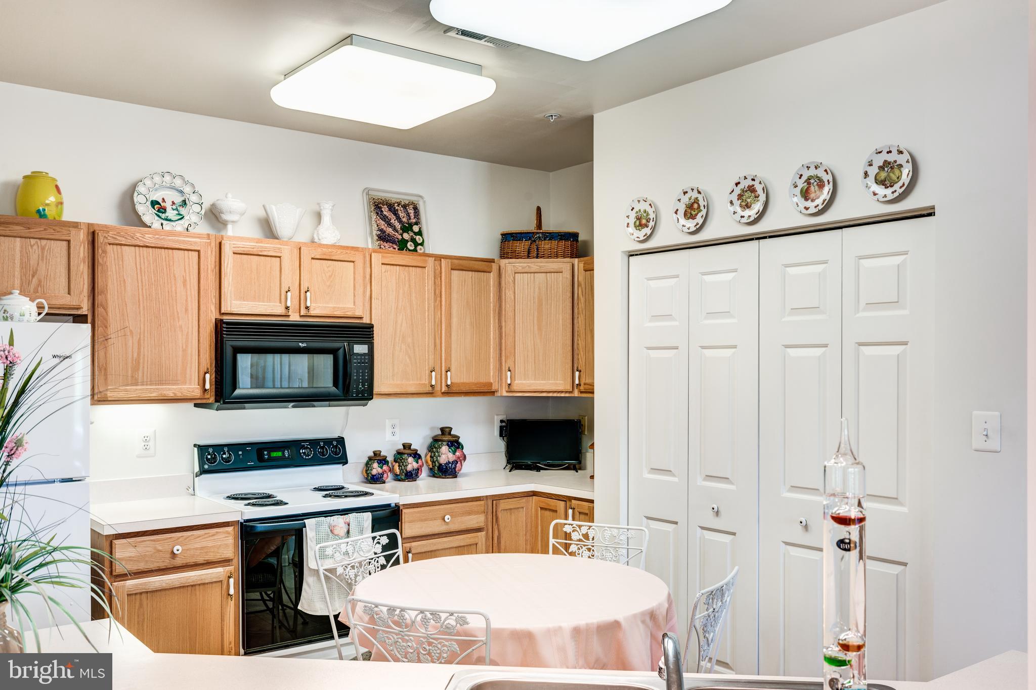 HAMPTON COURT - Residential