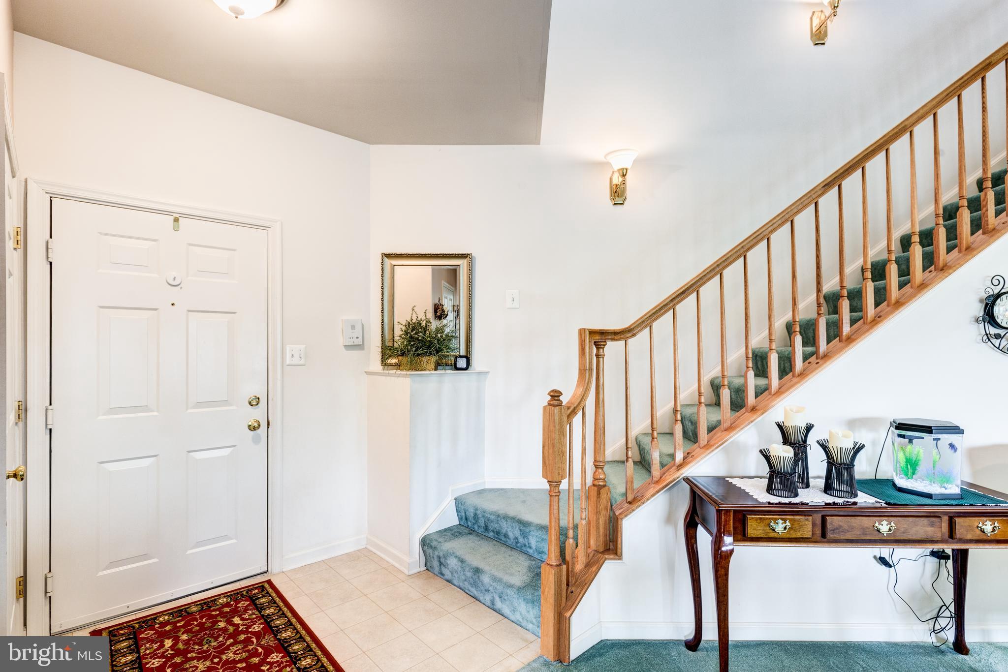 HAMPTON COURT - Residential