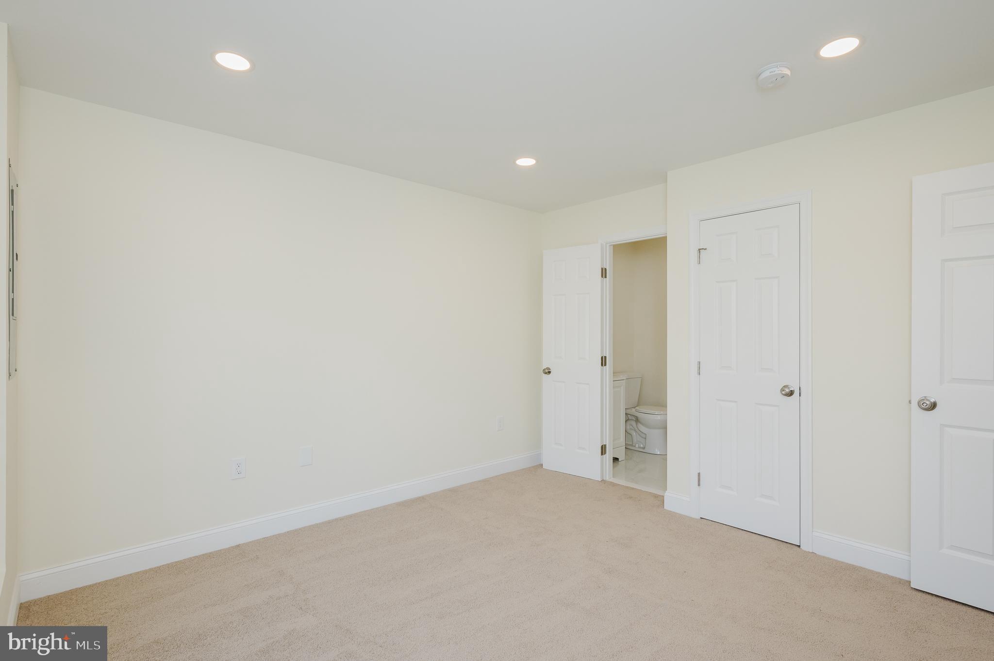 HOLLYWOODS POINT - Residential