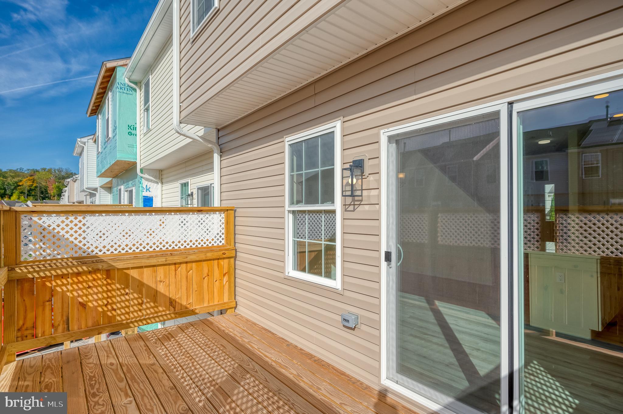 HOLLYWOODS POINT - Residential