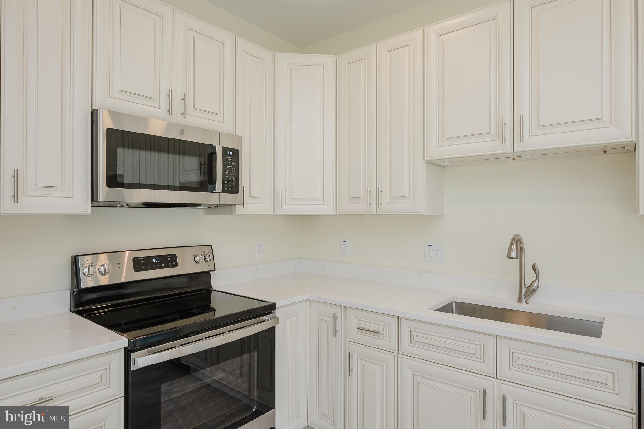 HOLLYWOODS POINT - Residential