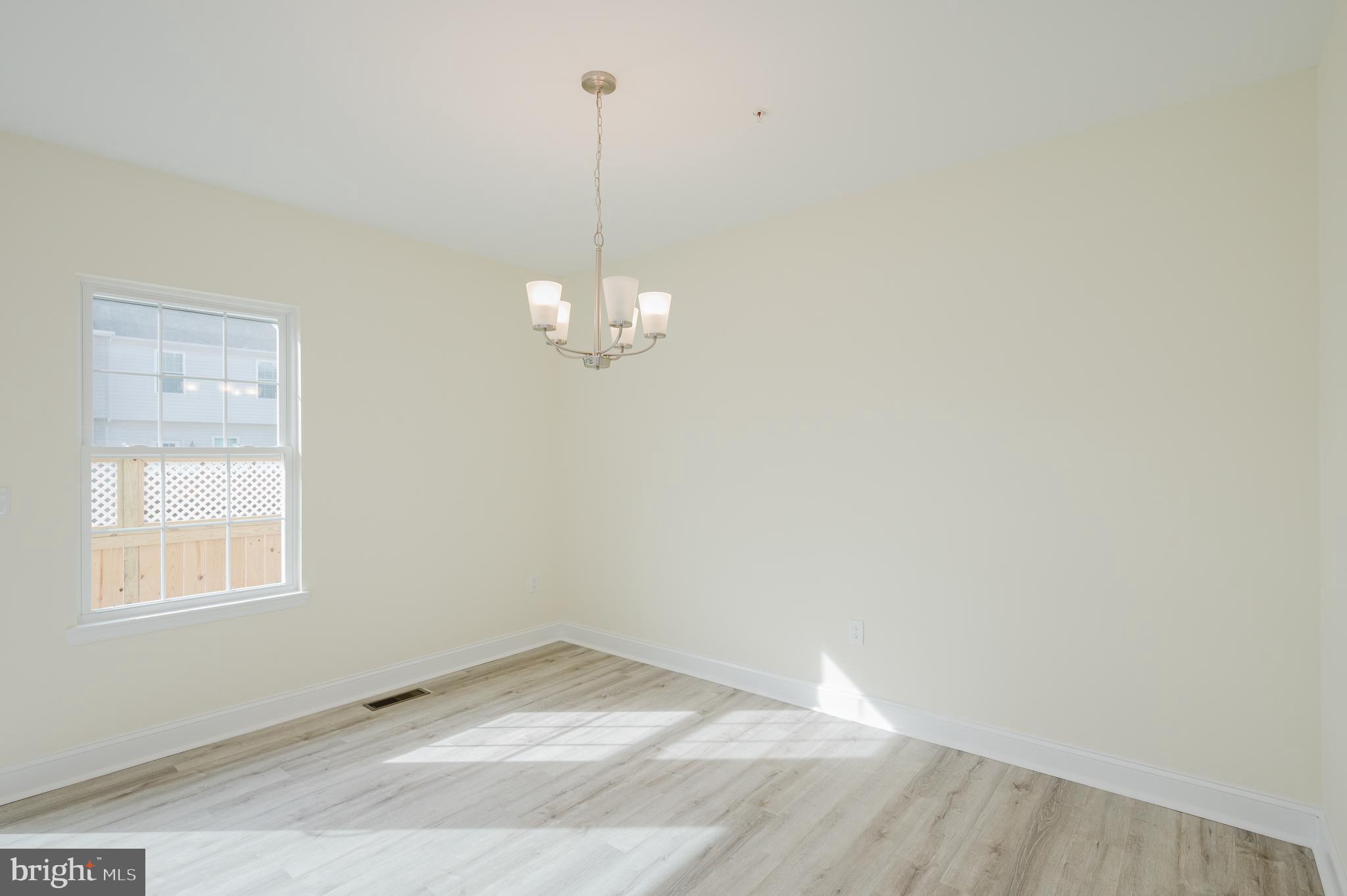 HOLLYWOODS POINT - Residential