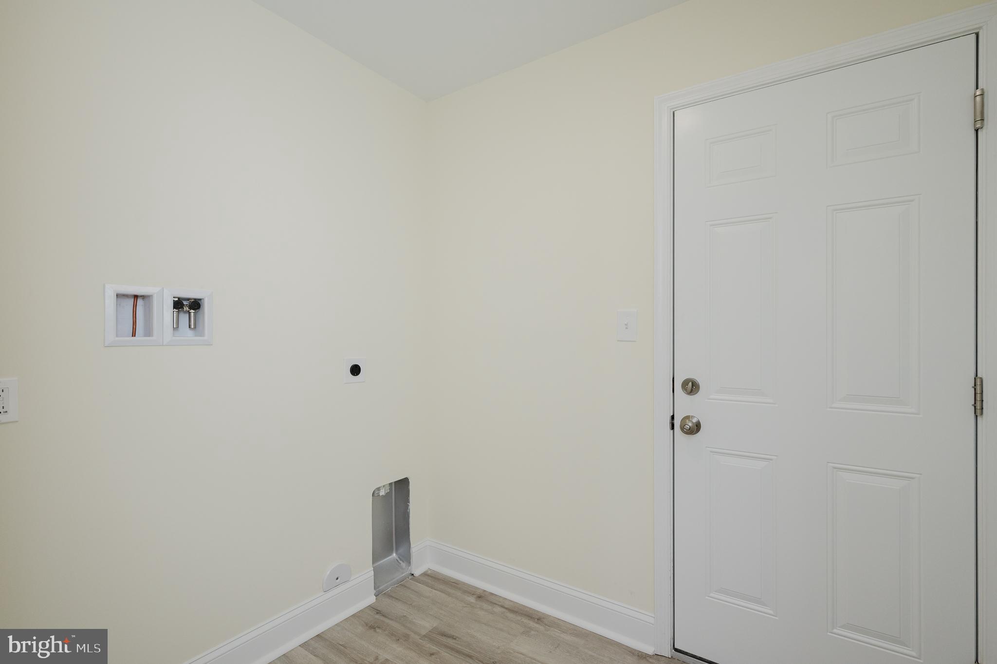 HOLLYWOODS POINT - Residential