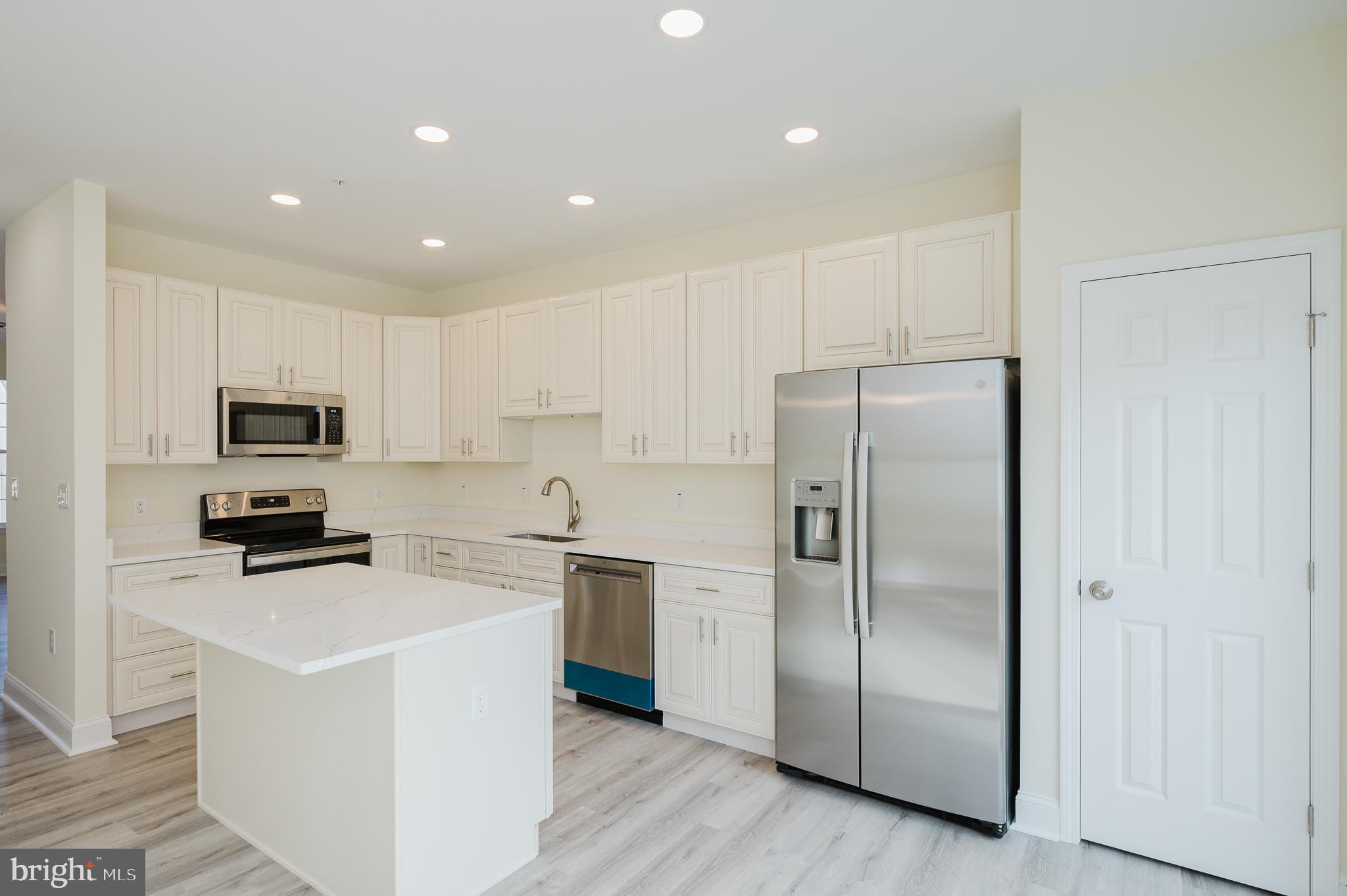 HOLLYWOODS POINT - Residential