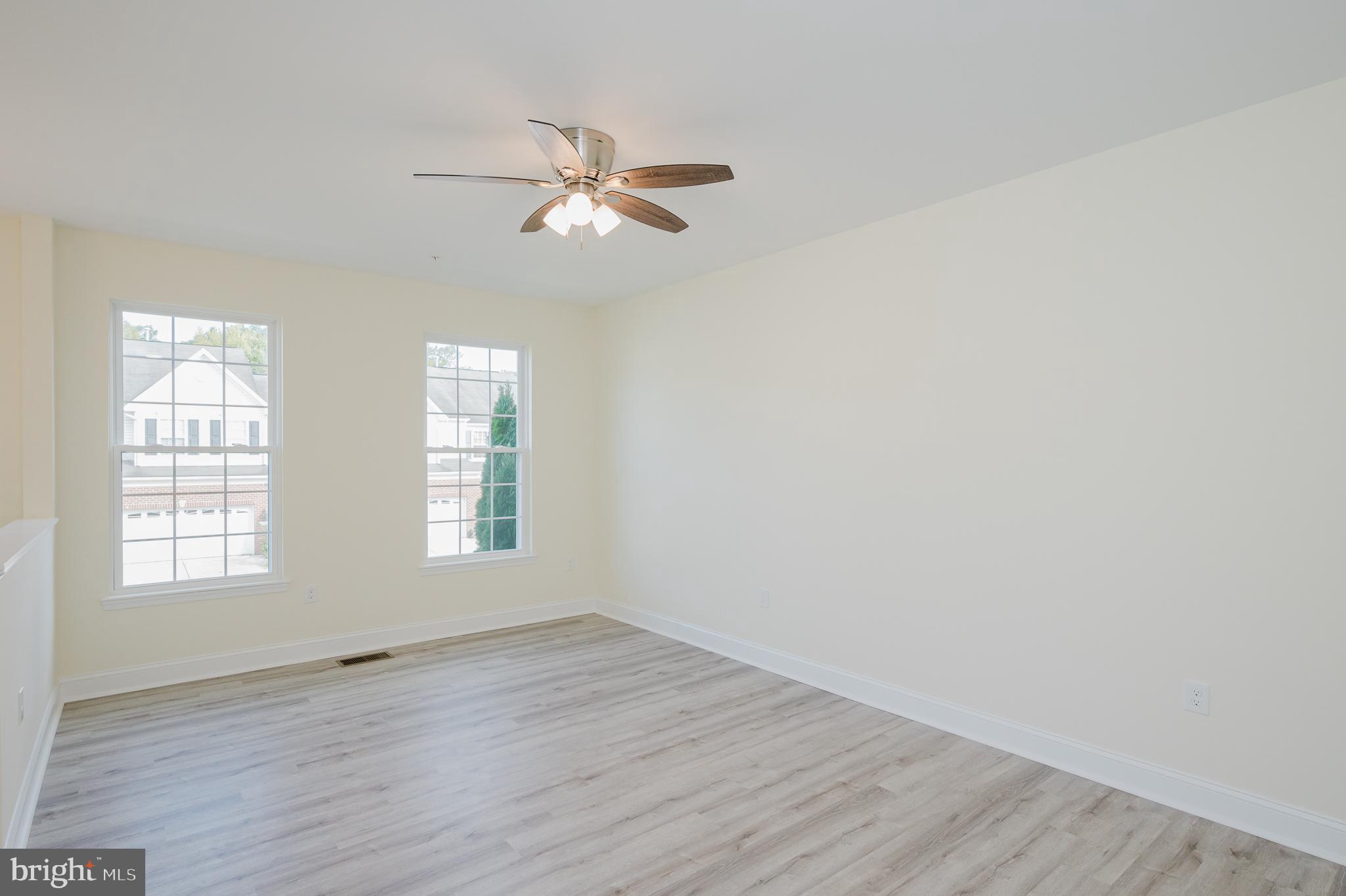 HOLLYWOODS POINT - Residential