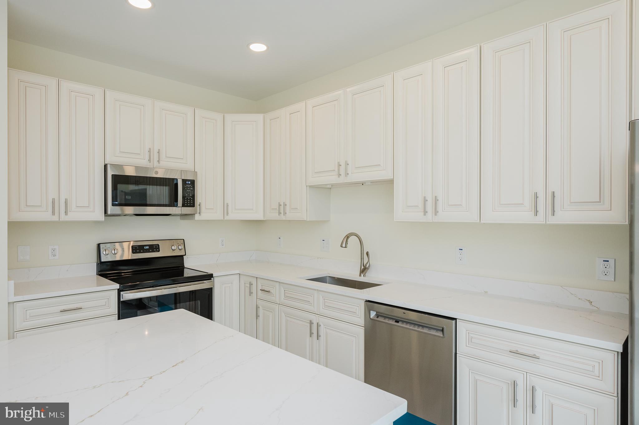 HOLLYWOODS POINT - Residential