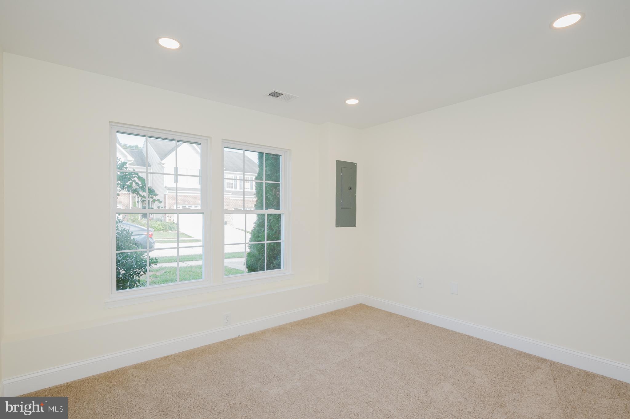 HOLLYWOODS POINT - Residential