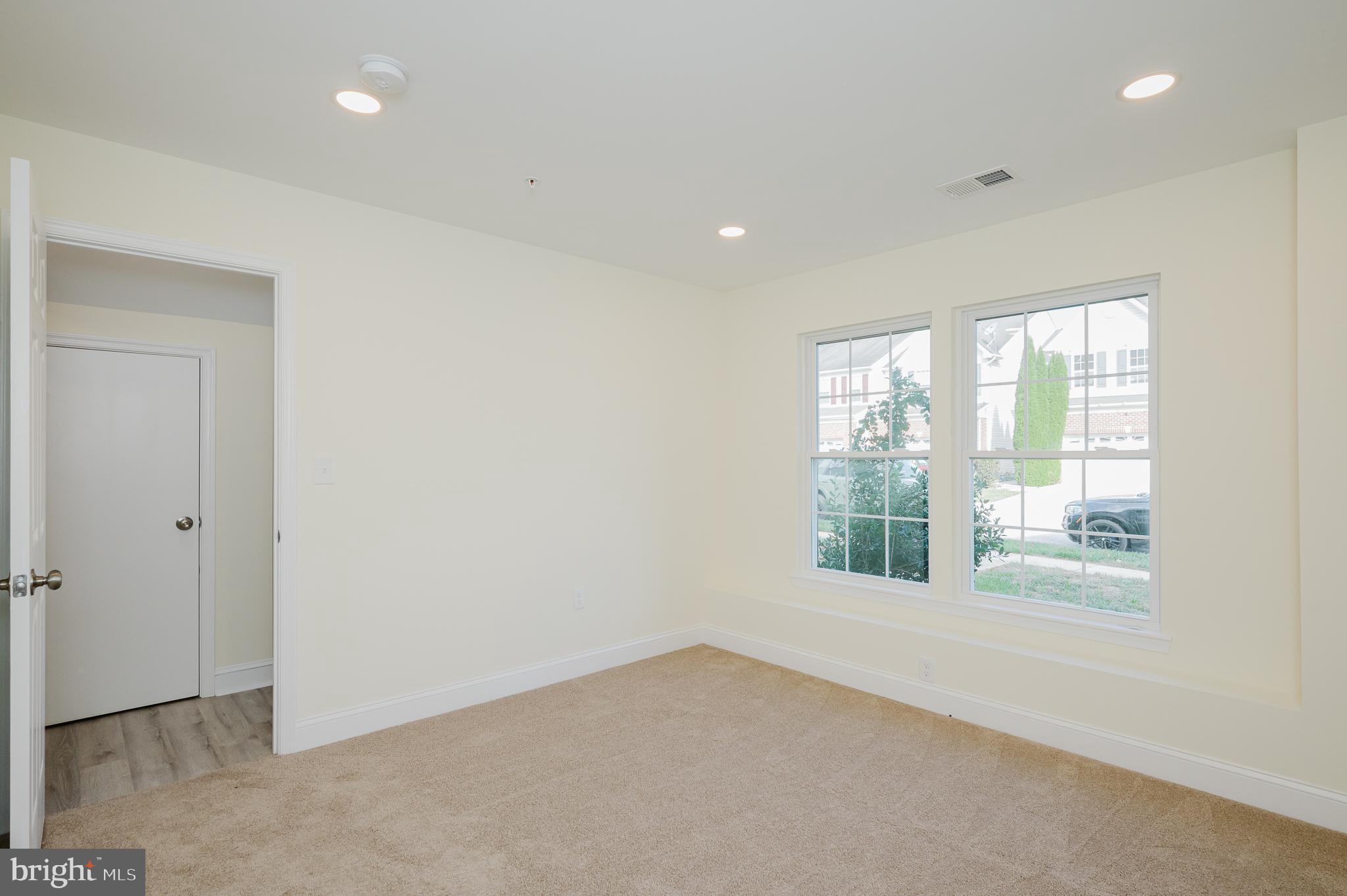 HOLLYWOODS POINT - Residential