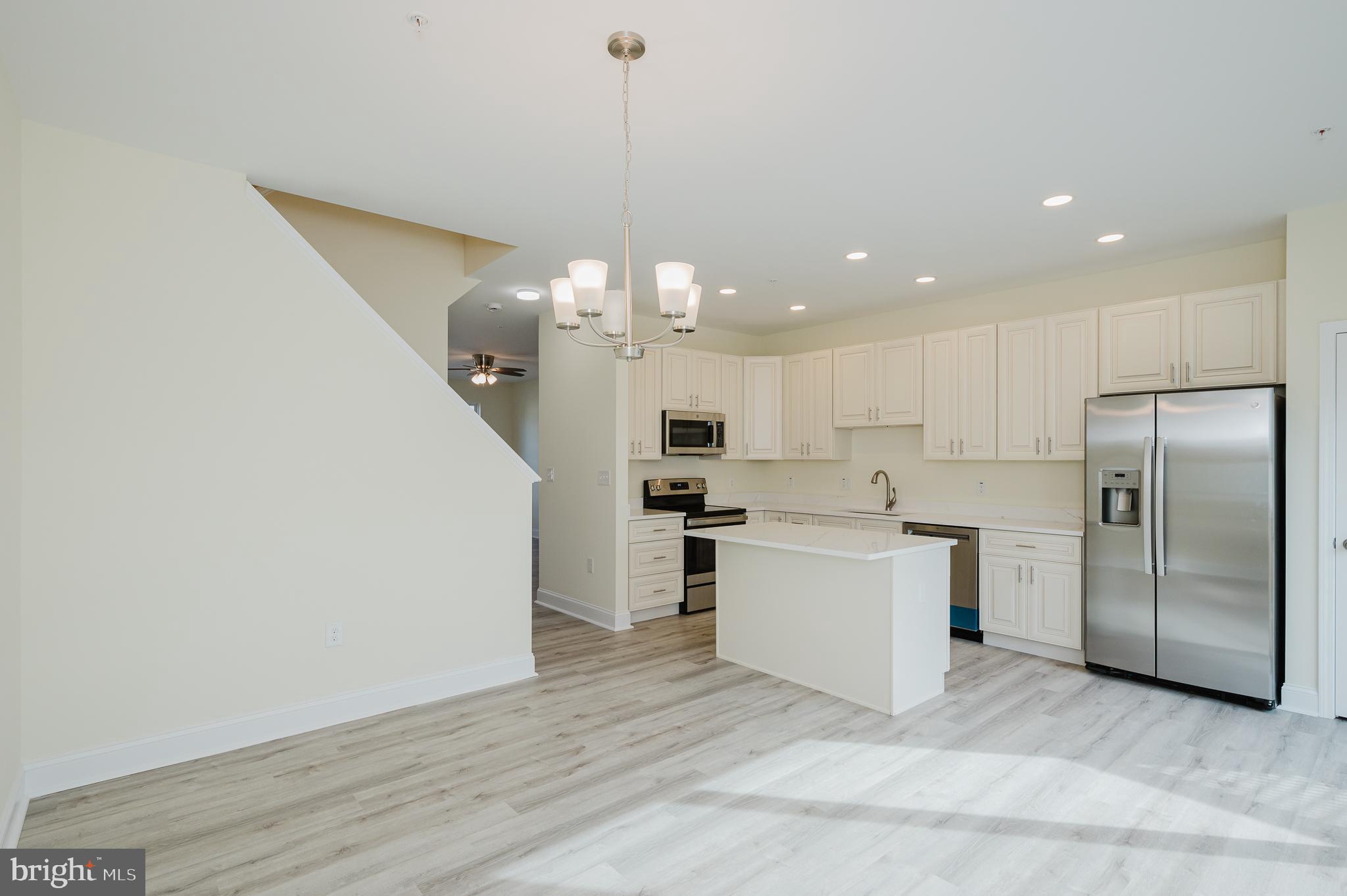 HOLLYWOODS POINT - Residential