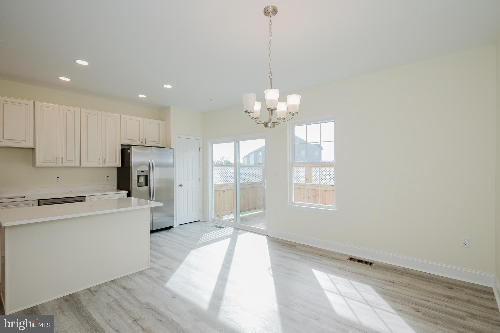 HOLLYWOODS POINT - Residential