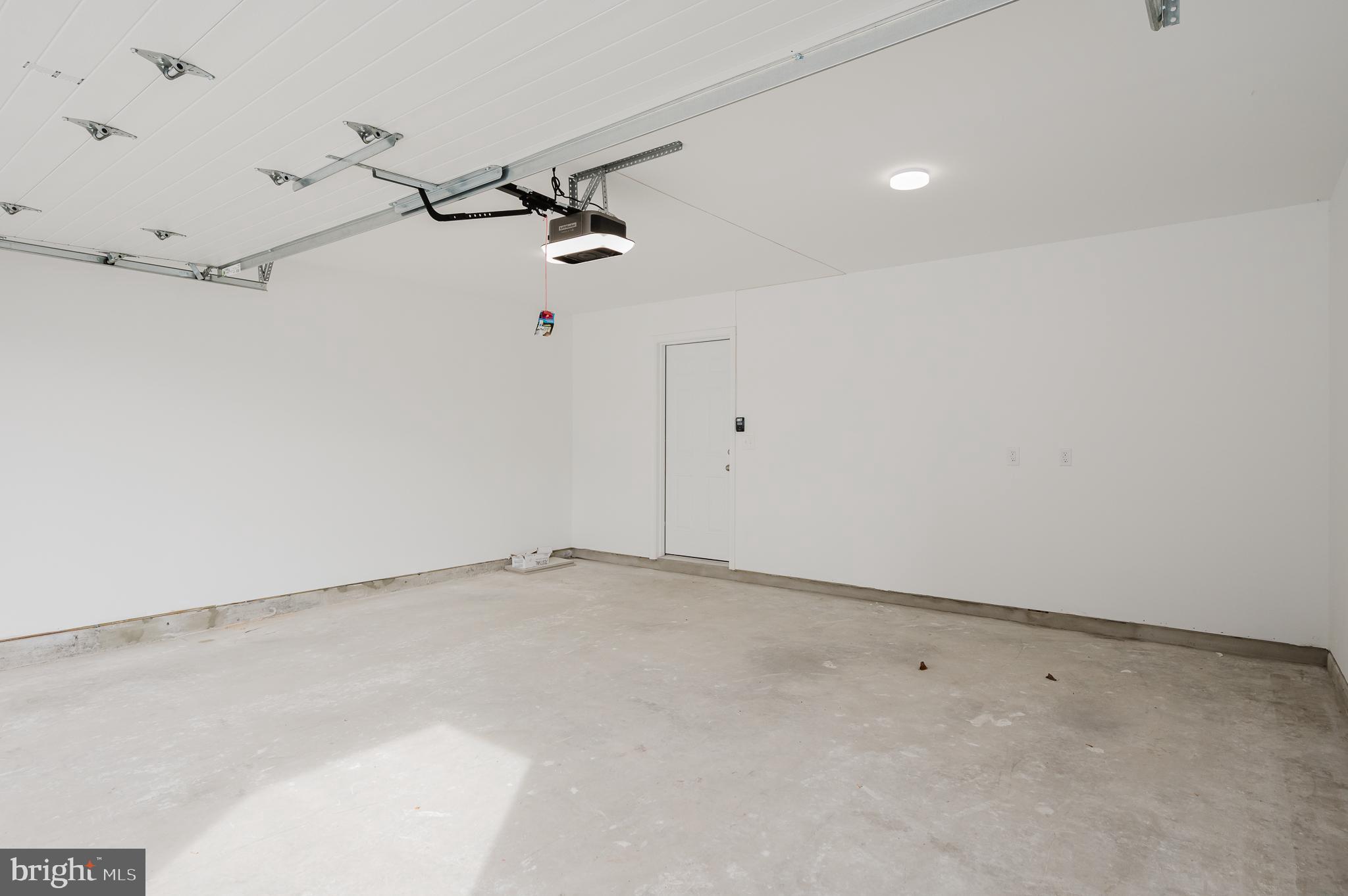 HOLLYWOODS POINT - Residential