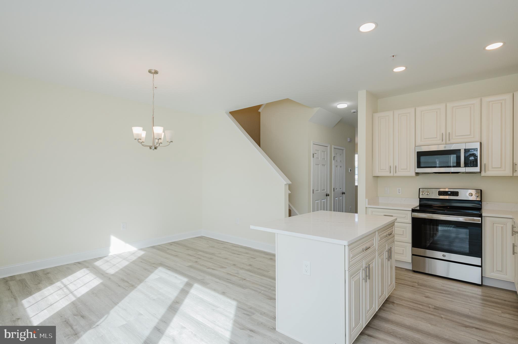 HOLLYWOODS POINT - Residential