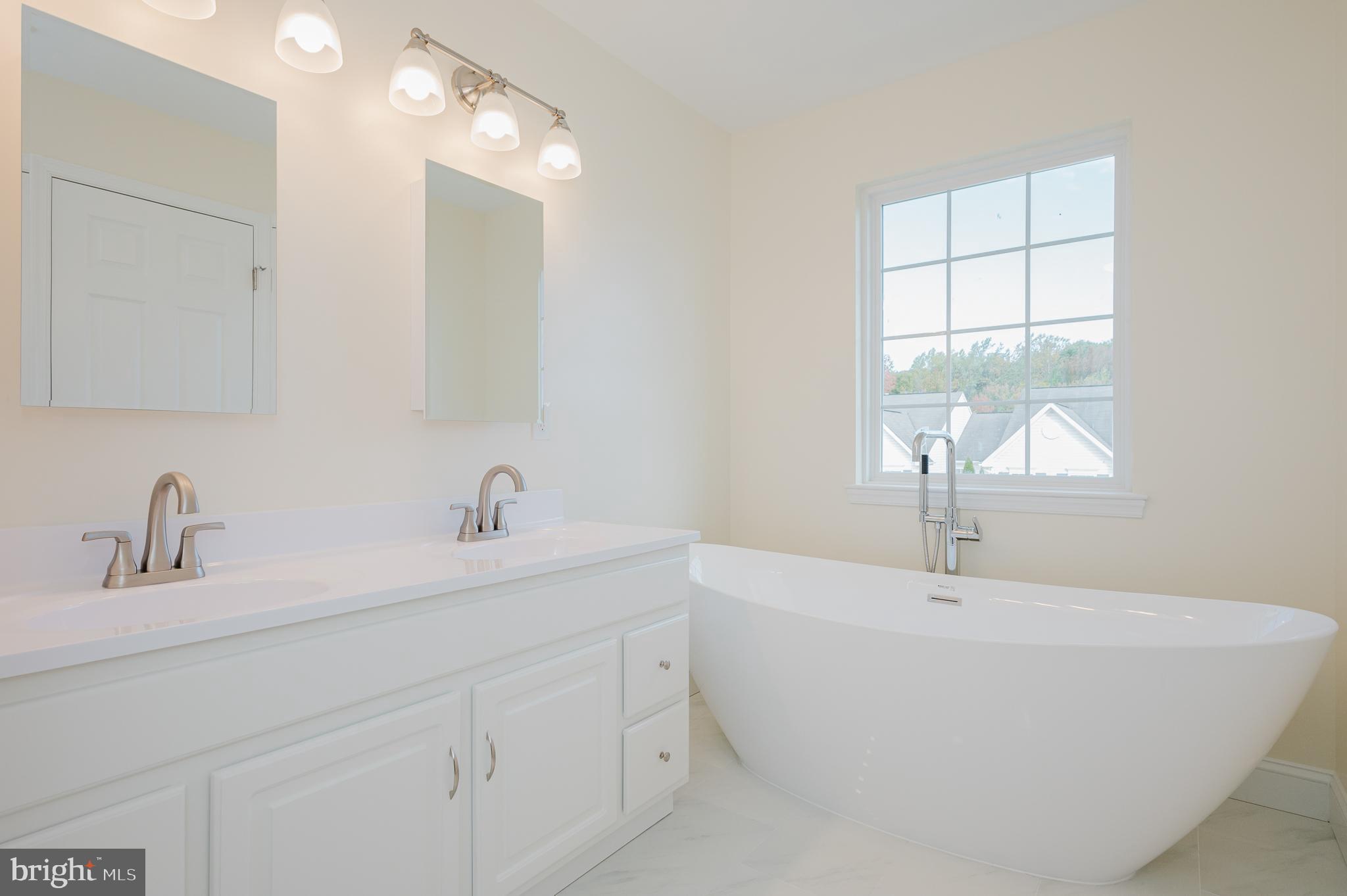 HOLLYWOODS POINT - Residential