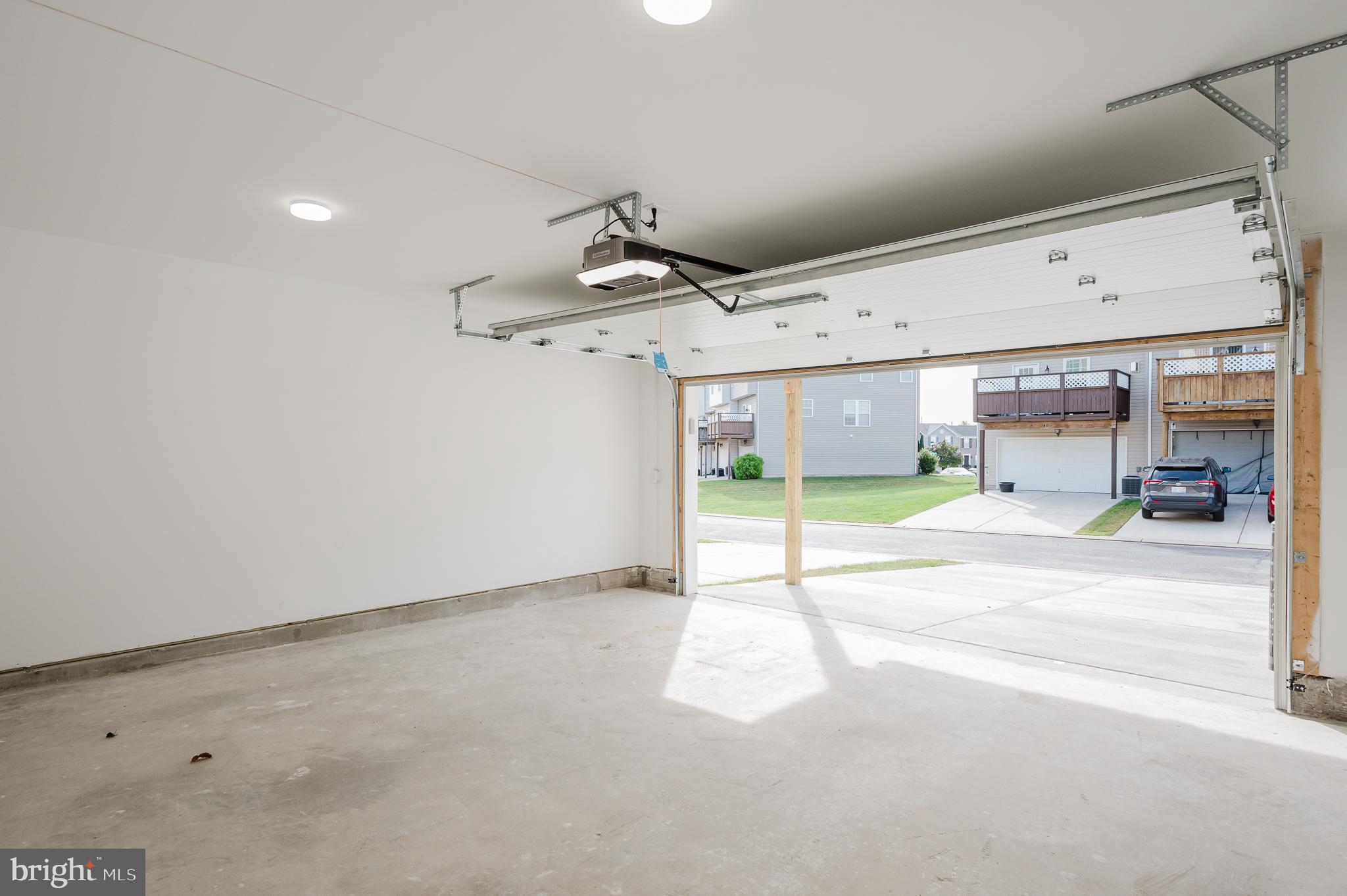 HOLLYWOODS POINT - Residential