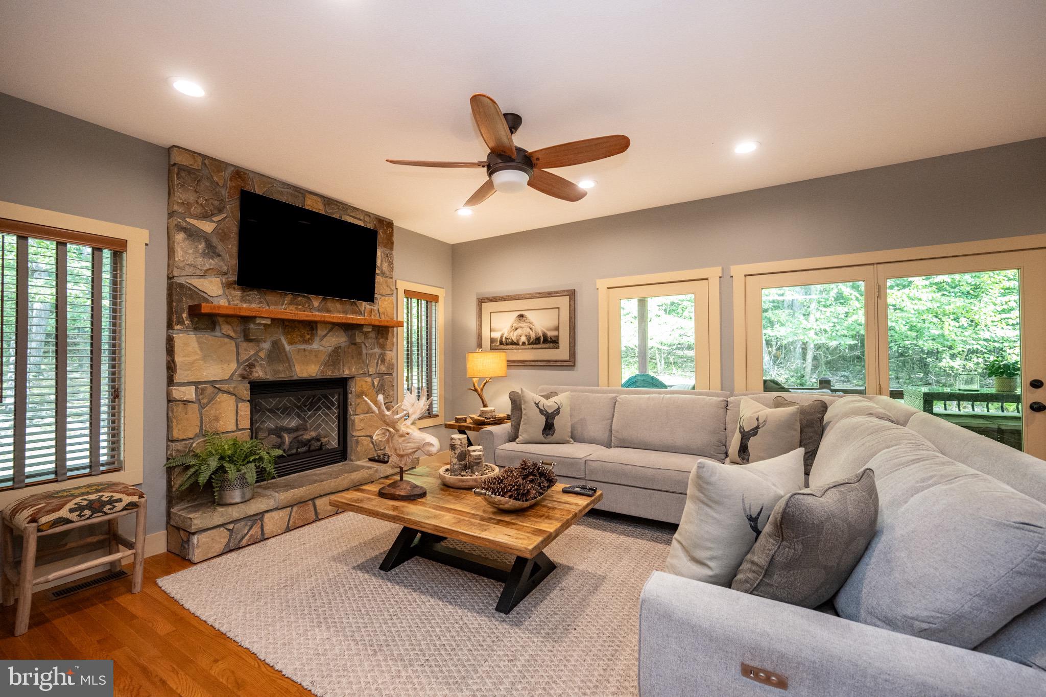 MYSTIC CREEK - Residential