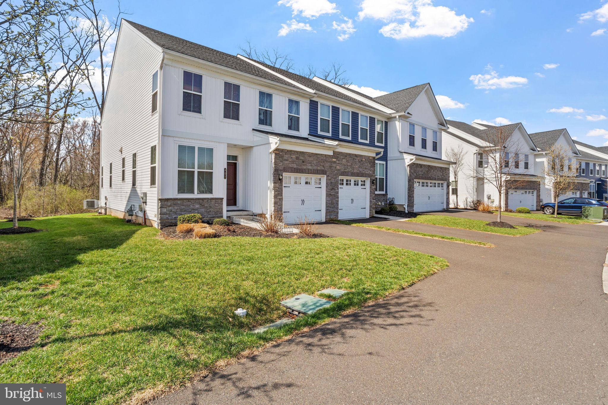 407 WYNSTONE COURT