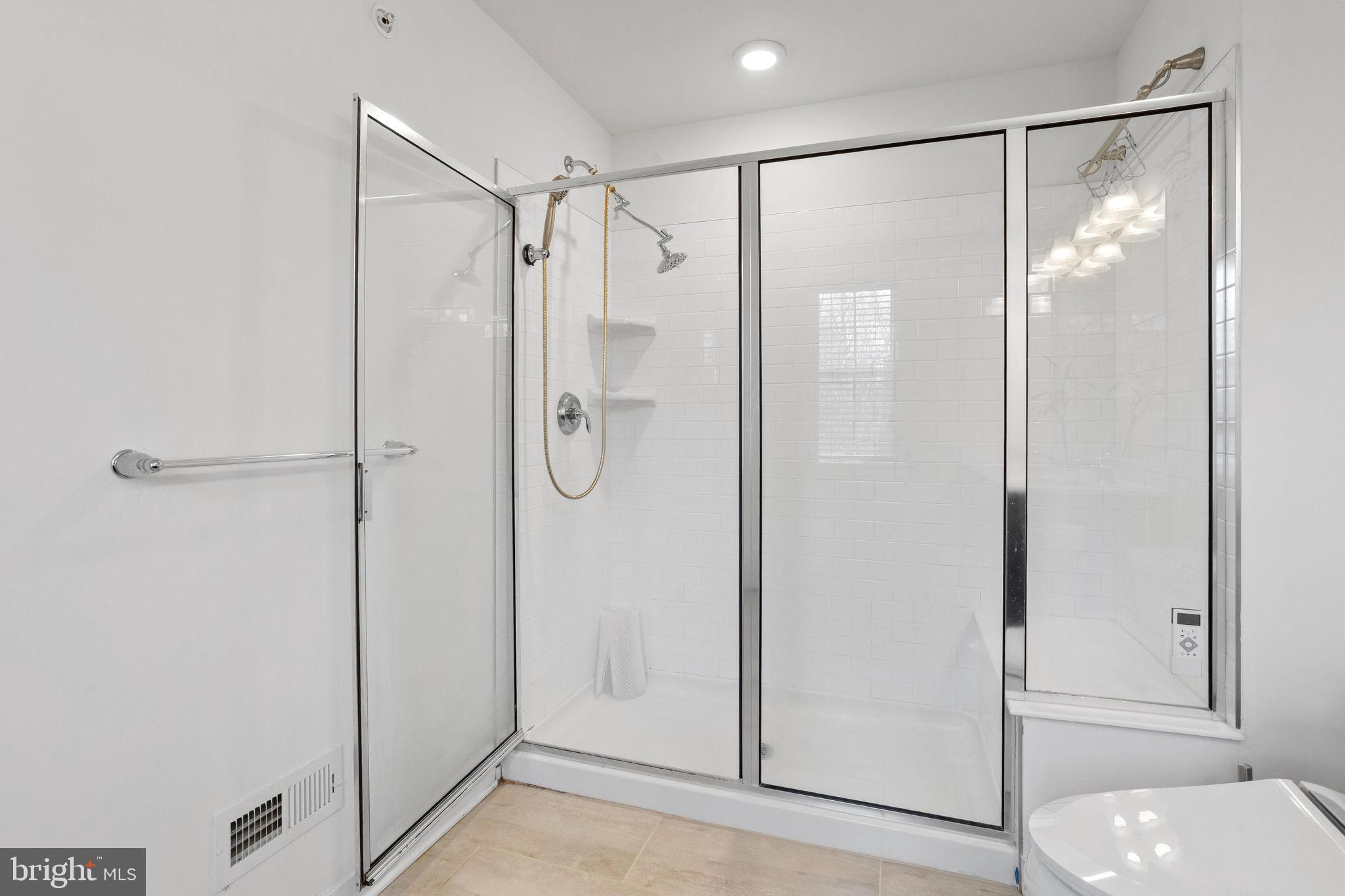 WALNUT CREEK AT MONT - Residential
