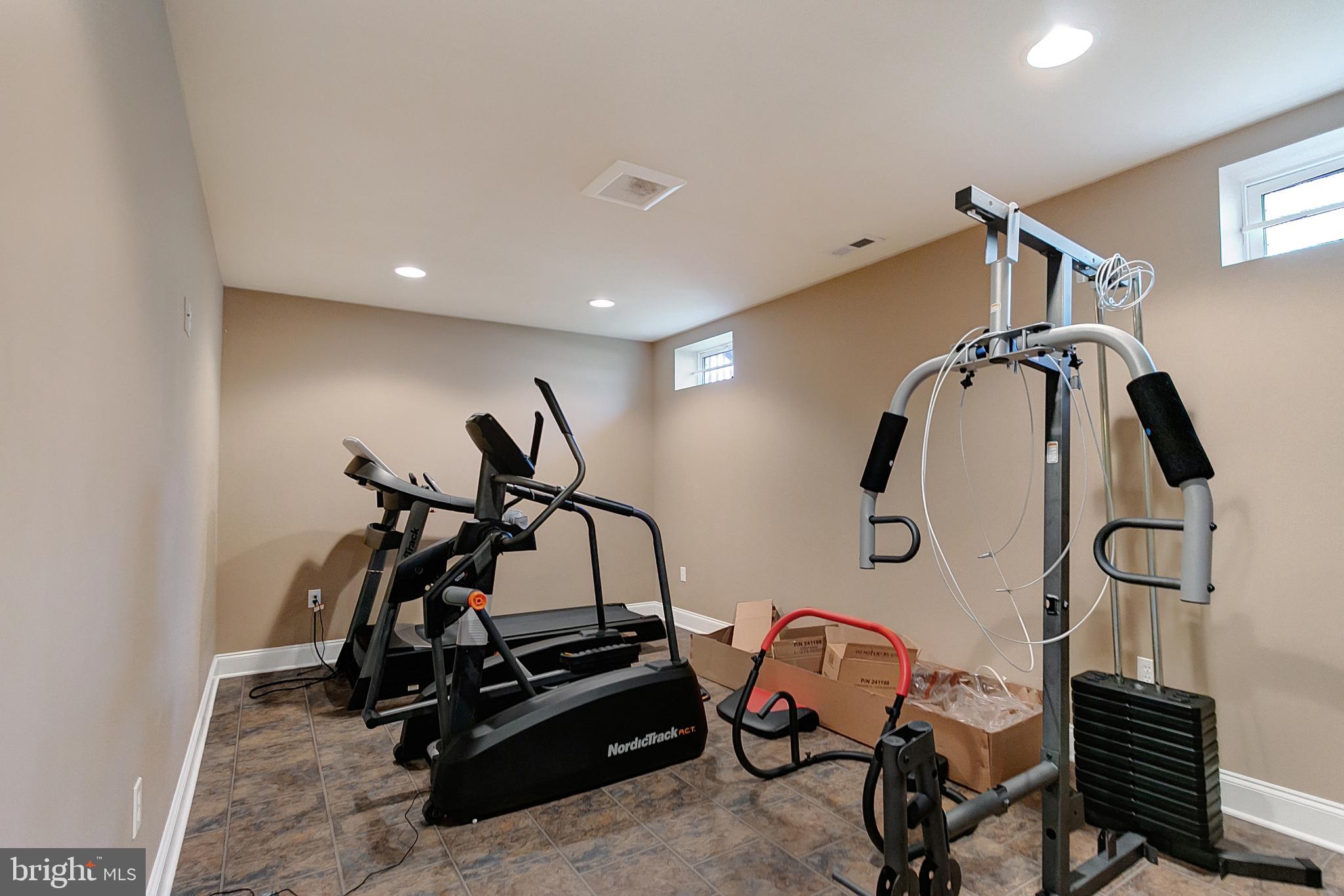 ANNAPOLIS RIDGE - Residential