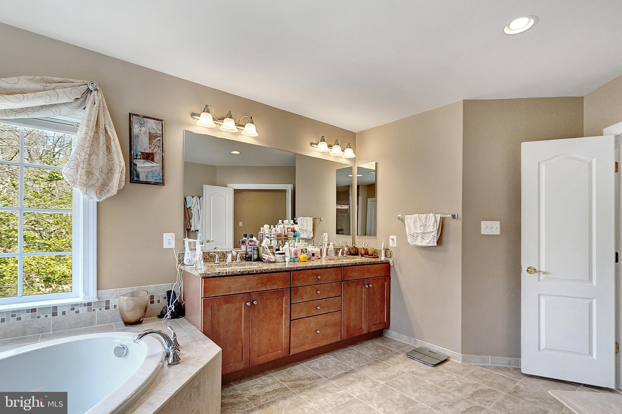 ANNAPOLIS RIDGE - Residential