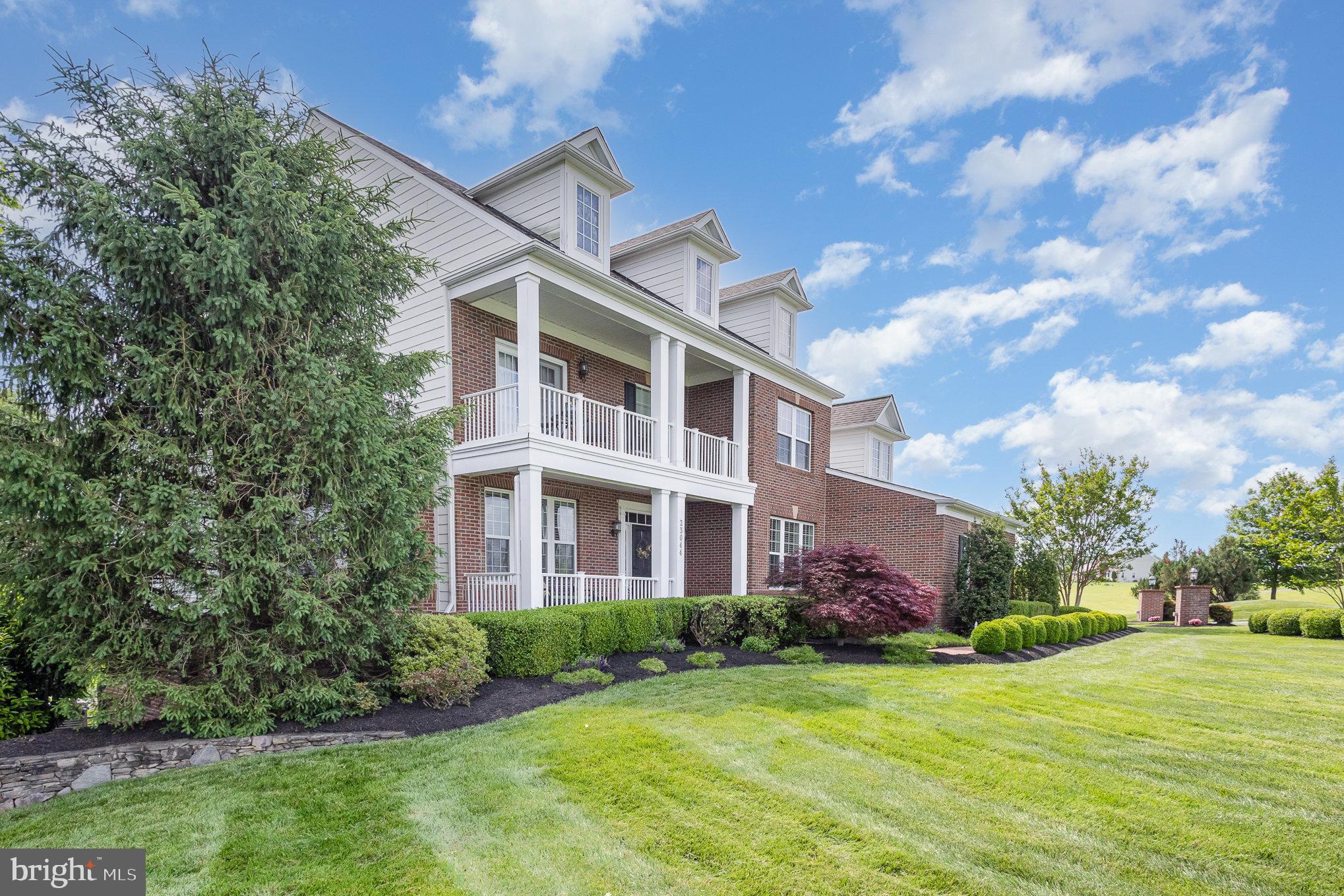 HUNTLEIGH AT CREIGHTON FARMS - Residential