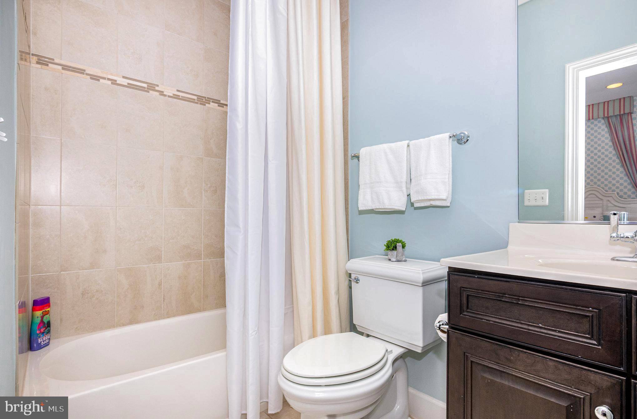 HUNTLEIGH AT CREIGHTON FARMS - Residential