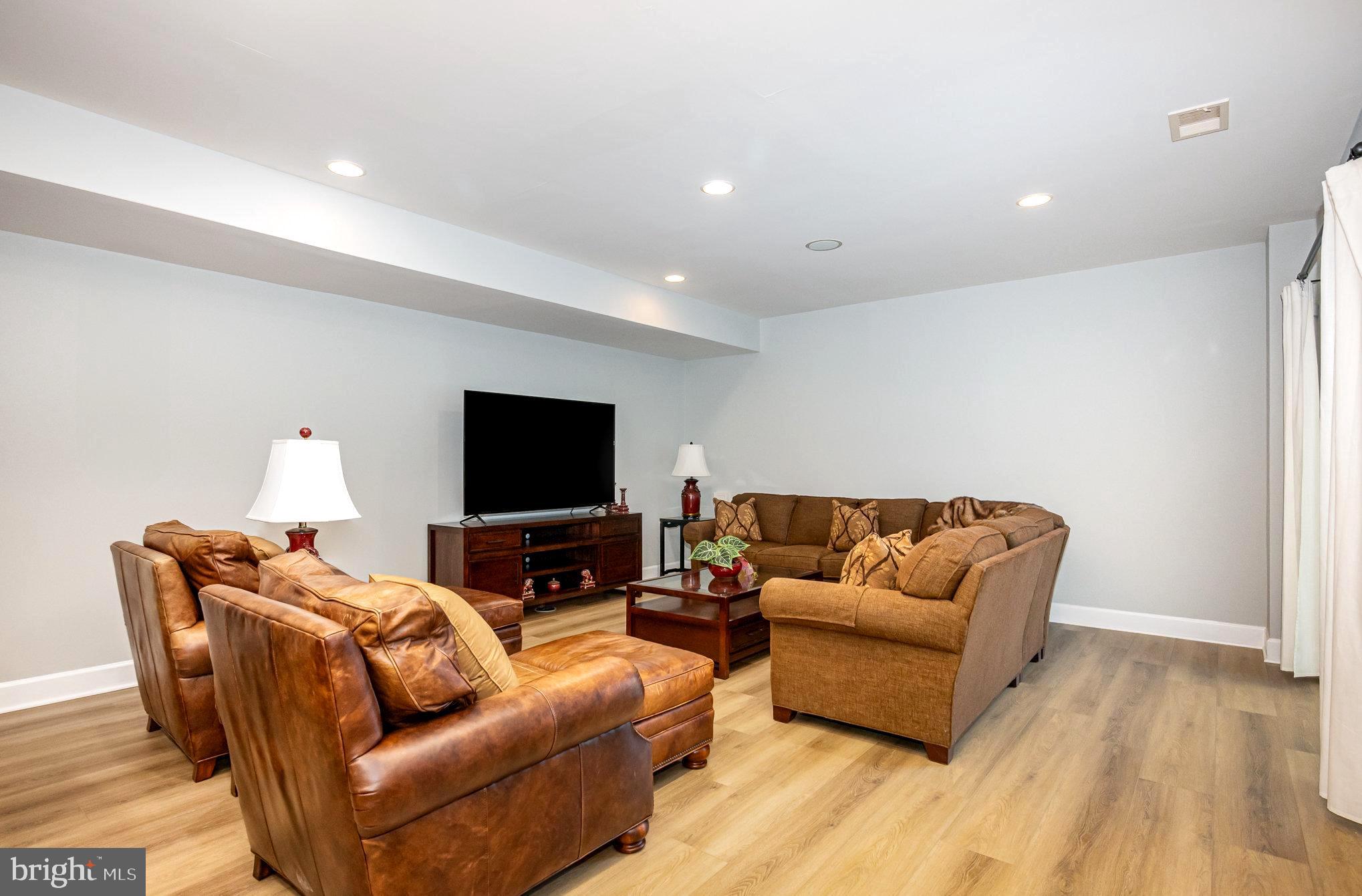 HUNTLEIGH AT CREIGHTON FARMS - Residential