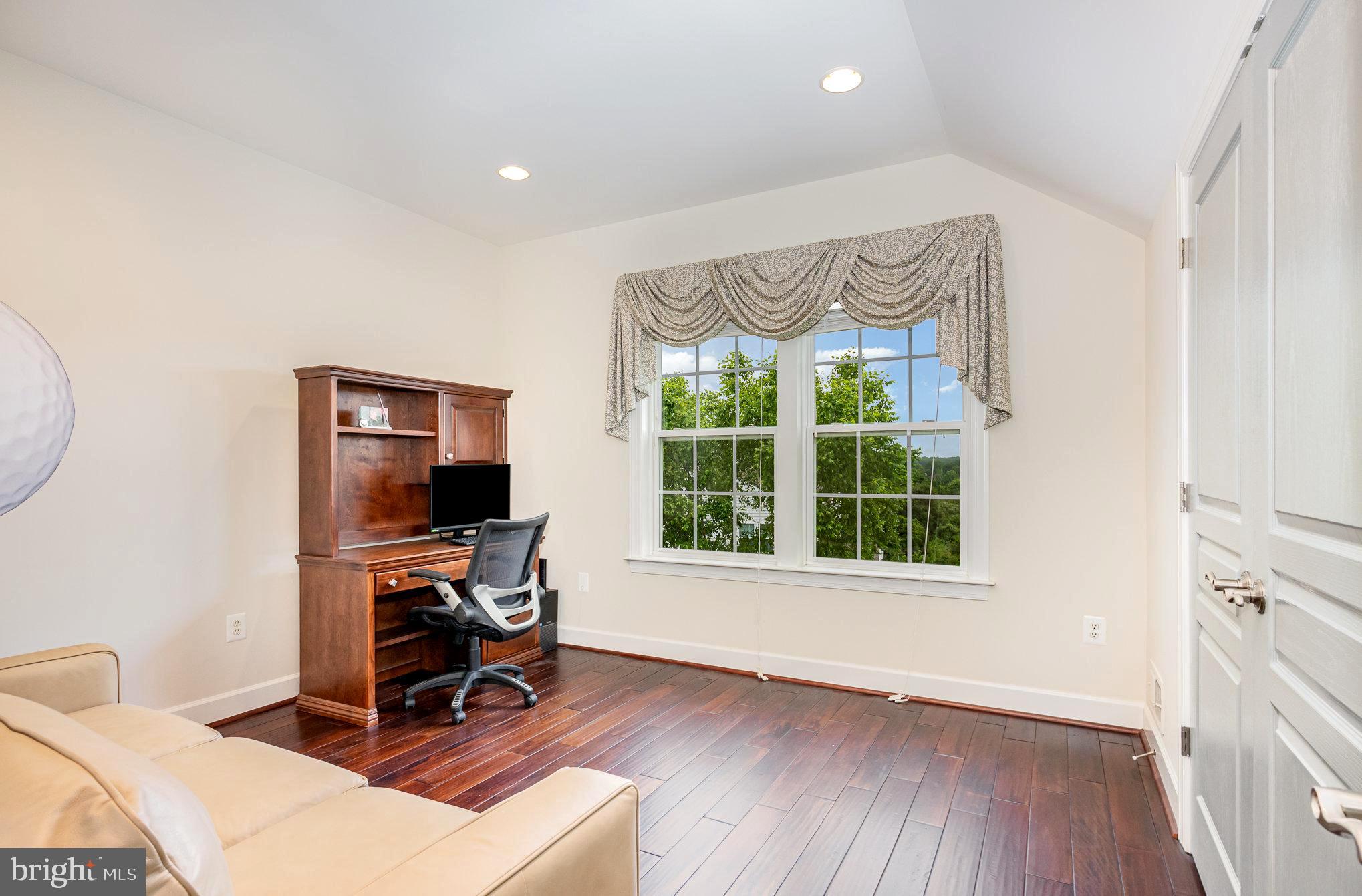 HUNTLEIGH AT CREIGHTON FARMS - Residential