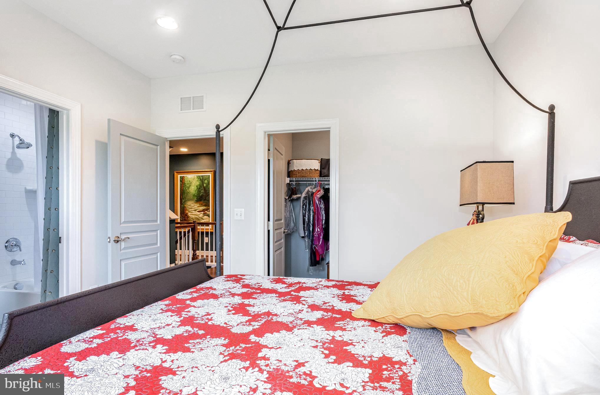 HUNTLEIGH AT CREIGHTON FARMS - Residential