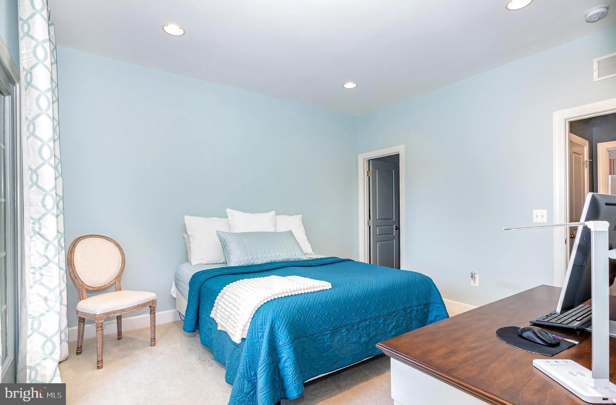 HUNTLEIGH AT CREIGHTON FARMS - Residential