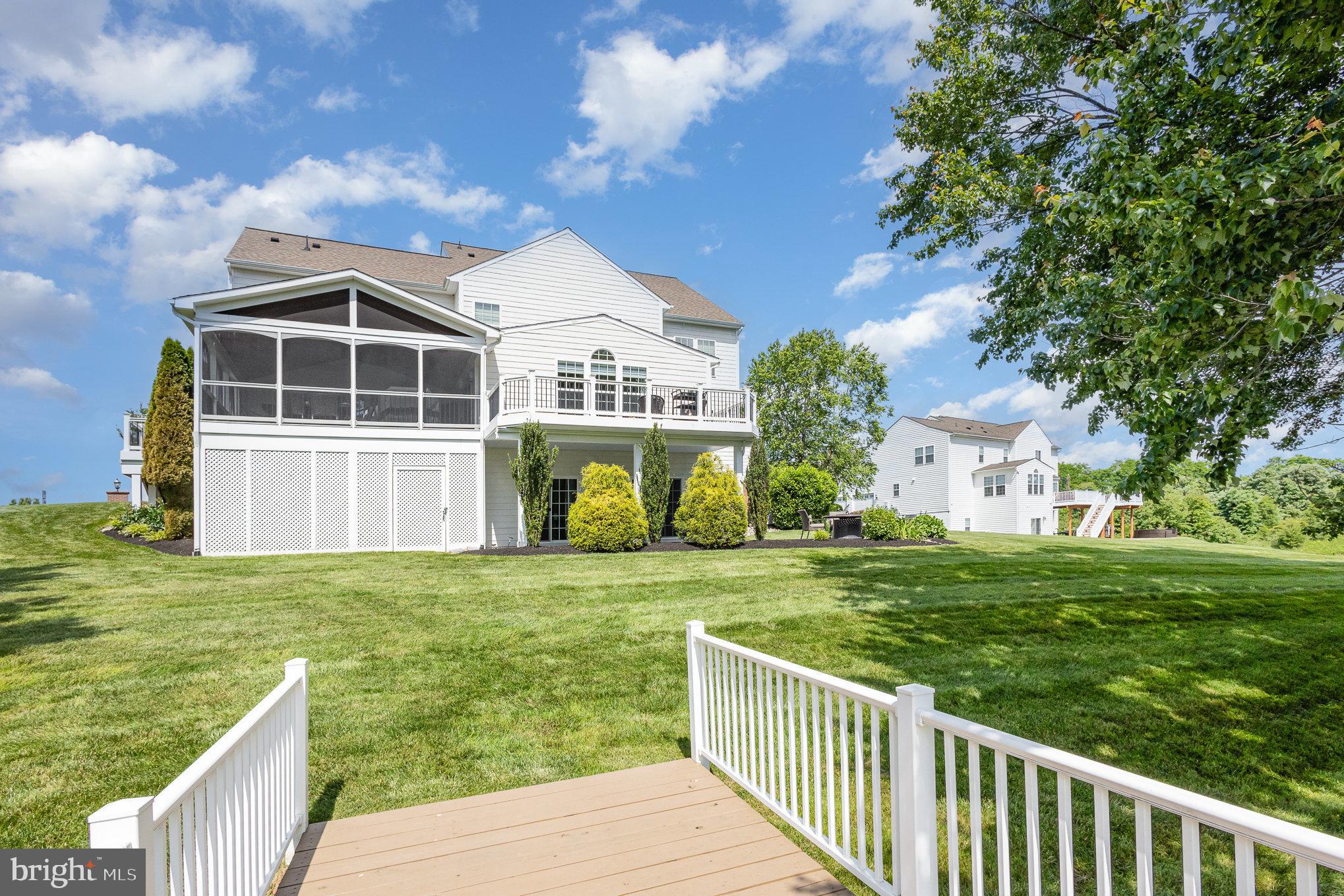 HUNTLEIGH AT CREIGHTON FARMS - Residential