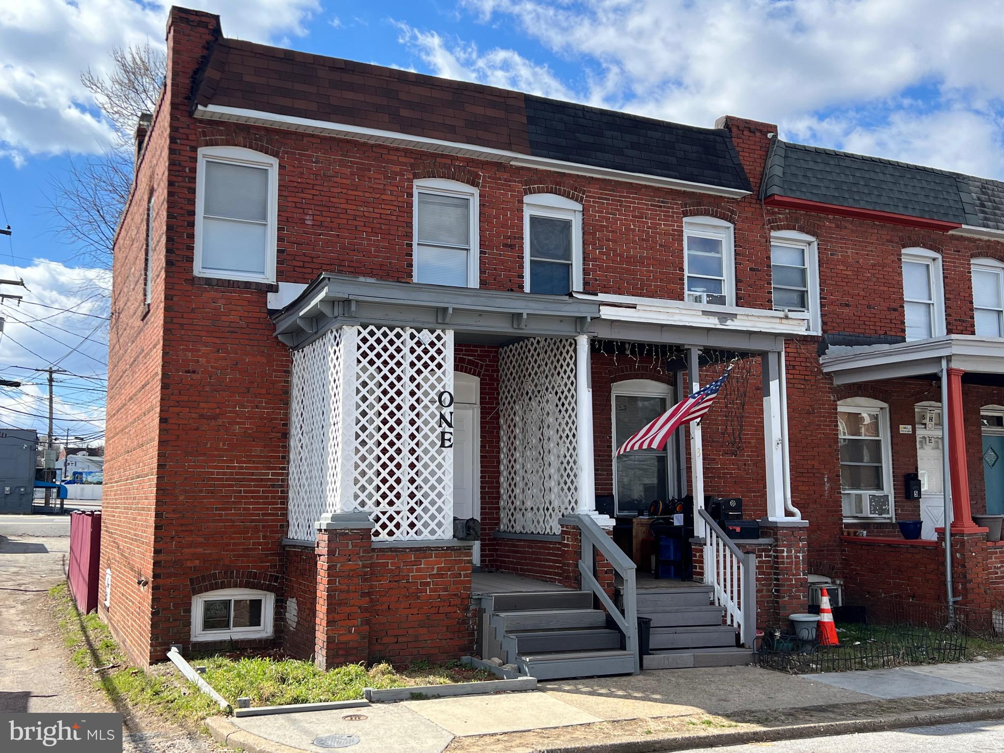 Renovated 2-Bedroom Townhome with Fully Finished Basement & Bonus Room for a possible 3 bedroom! SECURITY DEPOSIT IS $970!!!!!!!!! Move in Ready!
Welcome to 1 W Jeffrey St, a beautifully renovated 2-bedroom, 1.5-bathroom townhome in a prime Baltimore location! Just minutes from Anne Arundel County, this home offers modern updates and easy access to major highways, shopping, dining, and entertainment.
Step inside to discover fresh renovations throughout, including stylish flooring, updated fixtures, and a bright, open living space. The kitchen boasts modern finishes, perfect for home cooking and entertaining.
The fully finished basement adds even more living space, complete with a bonus room—ideal for a home office, guest room, or gym! A spacious backyard provides the perfect outdoor retreat.
Don’t miss this move-in-ready gem—schedule your showing today!
