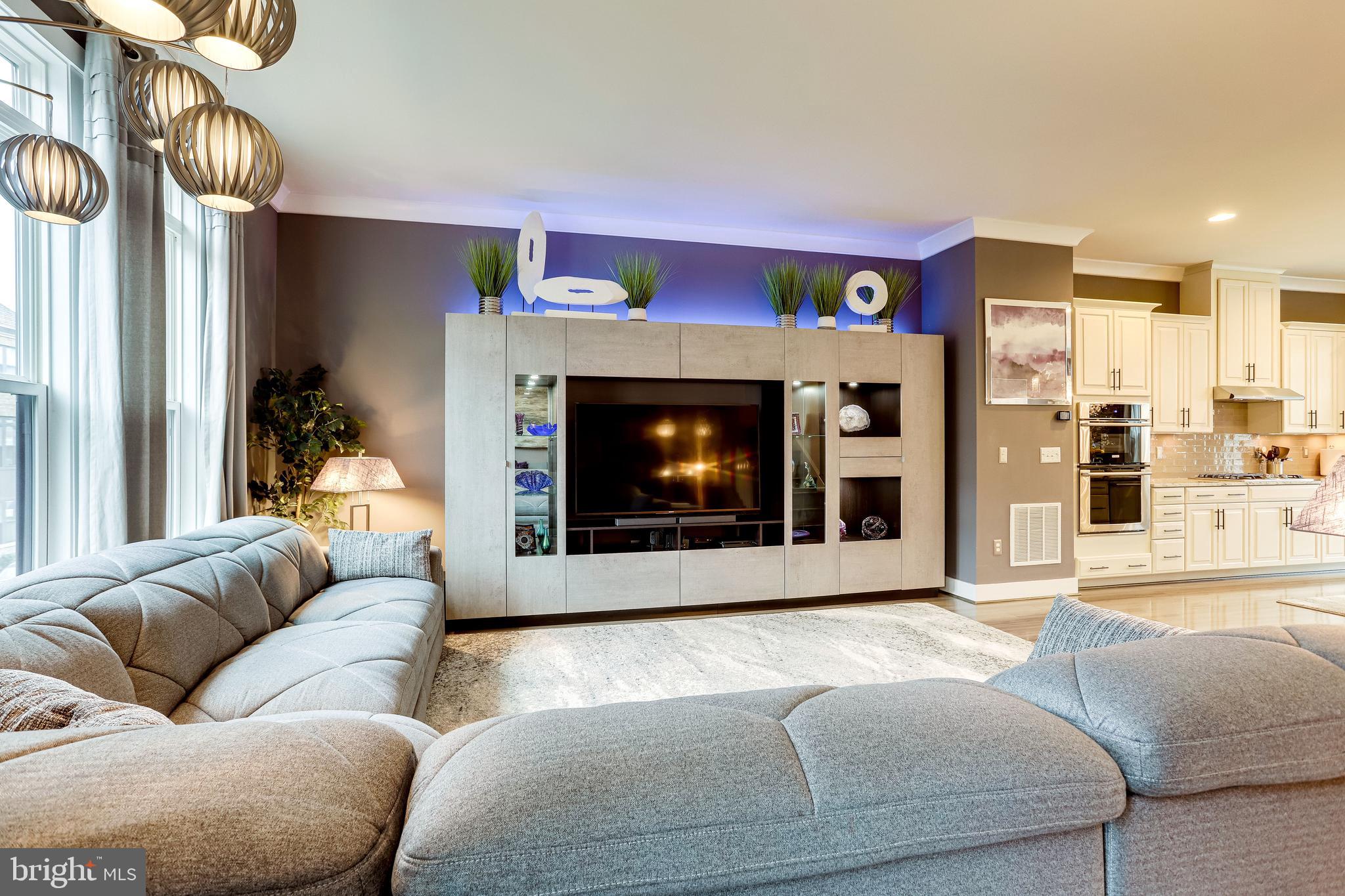 ONE LOUDOUN - Residential