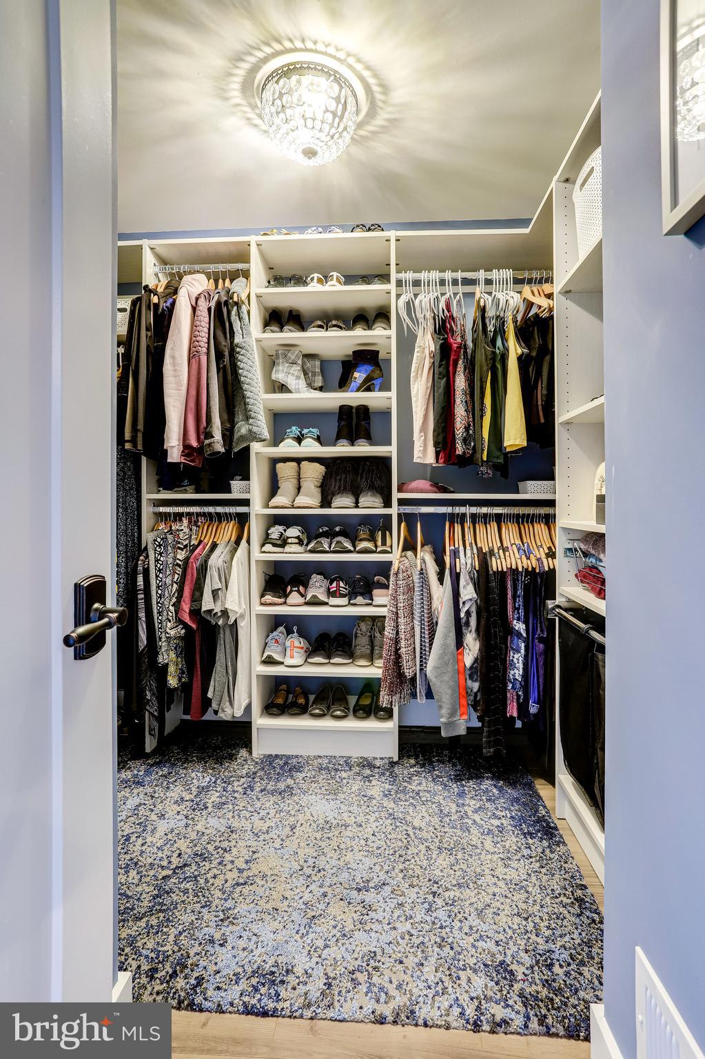 ONE LOUDOUN - Residential