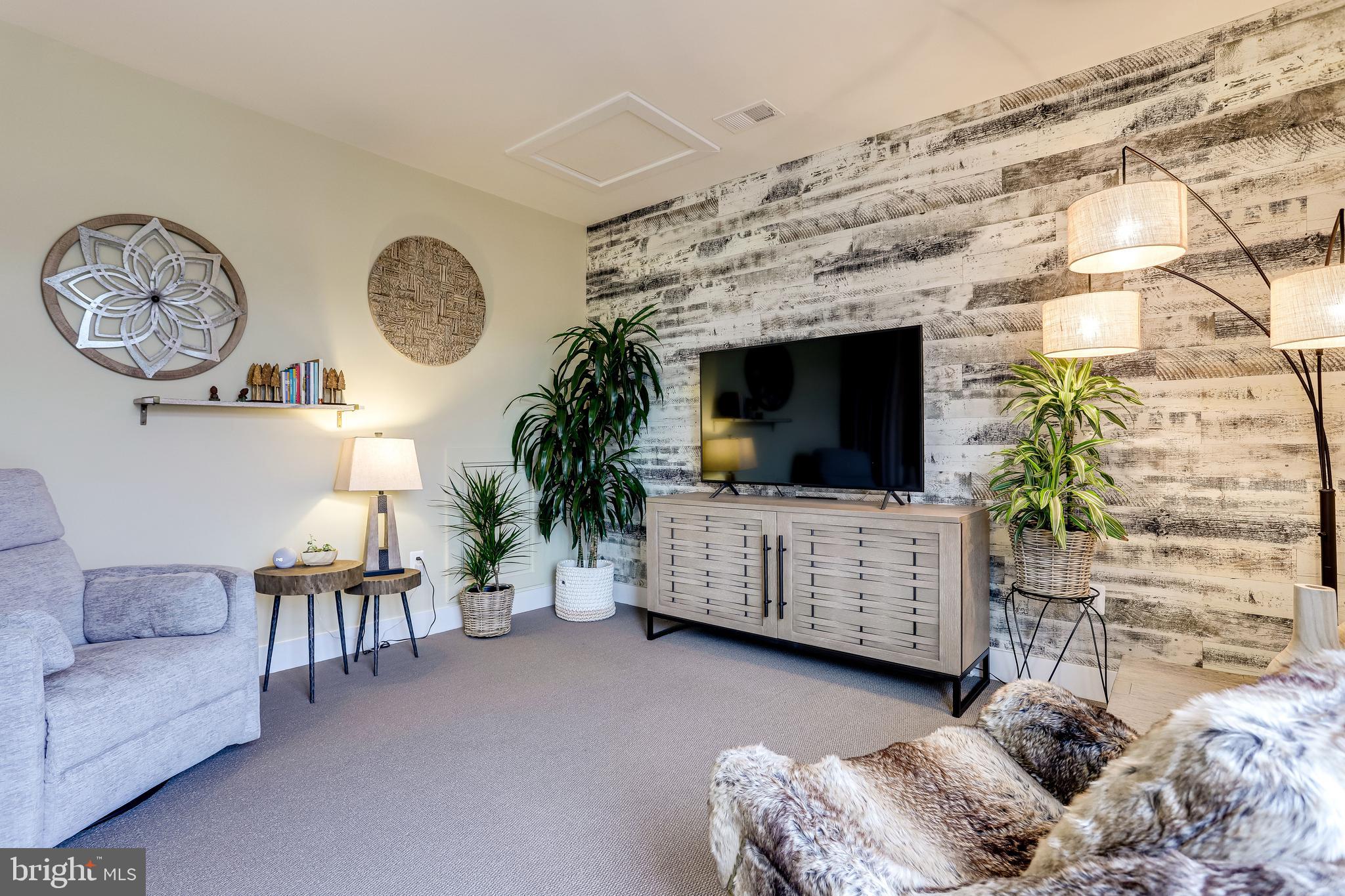 ONE LOUDOUN - Residential