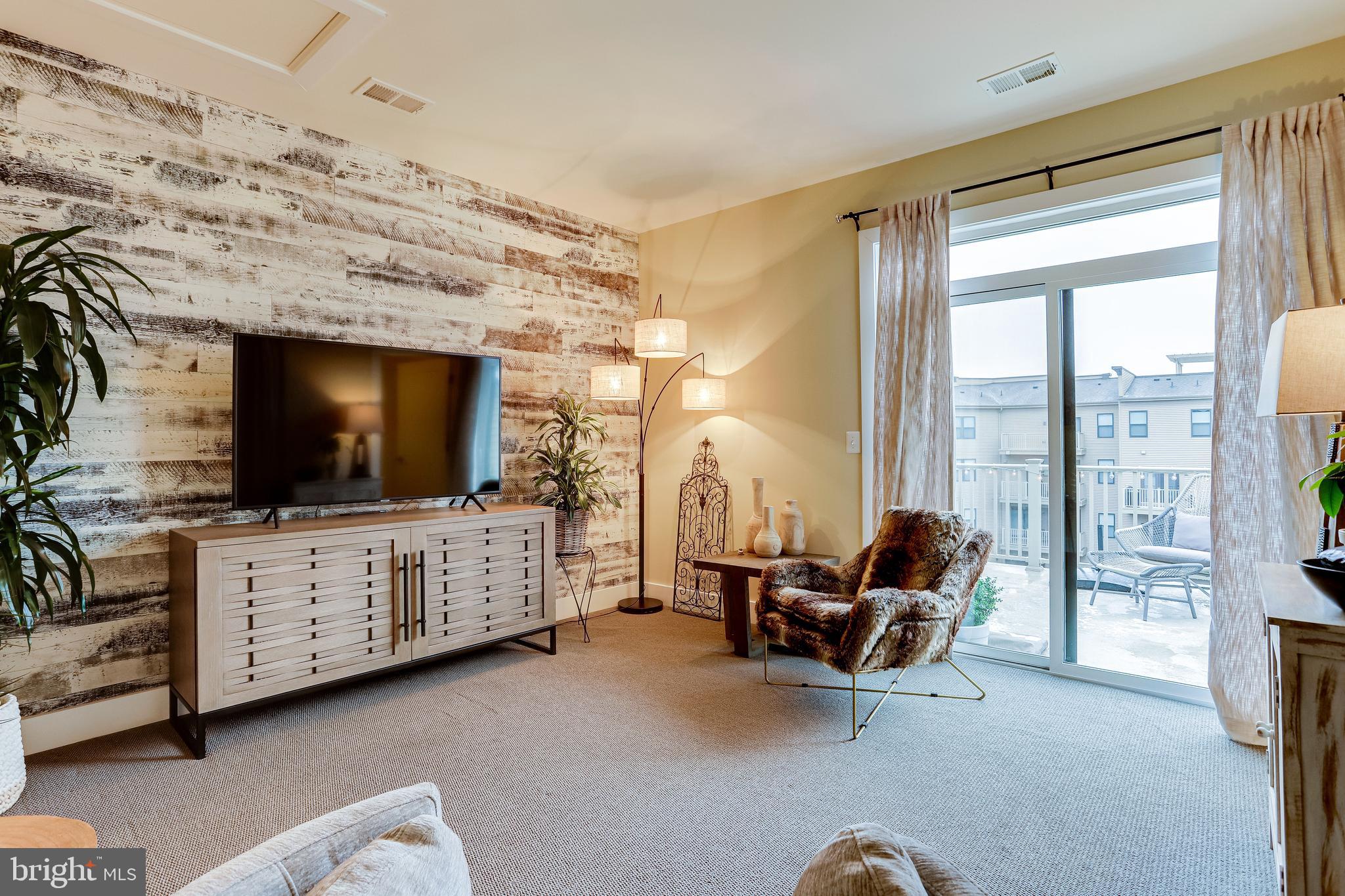 ONE LOUDOUN - Residential