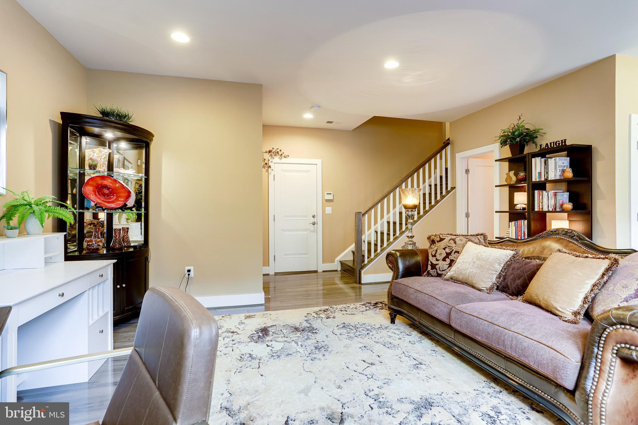 ONE LOUDOUN - Residential