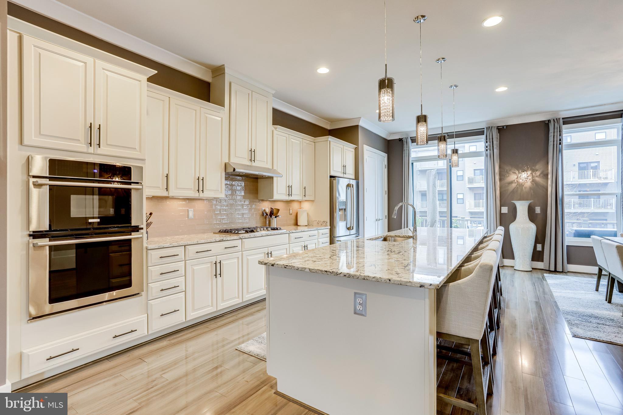 ONE LOUDOUN - Residential