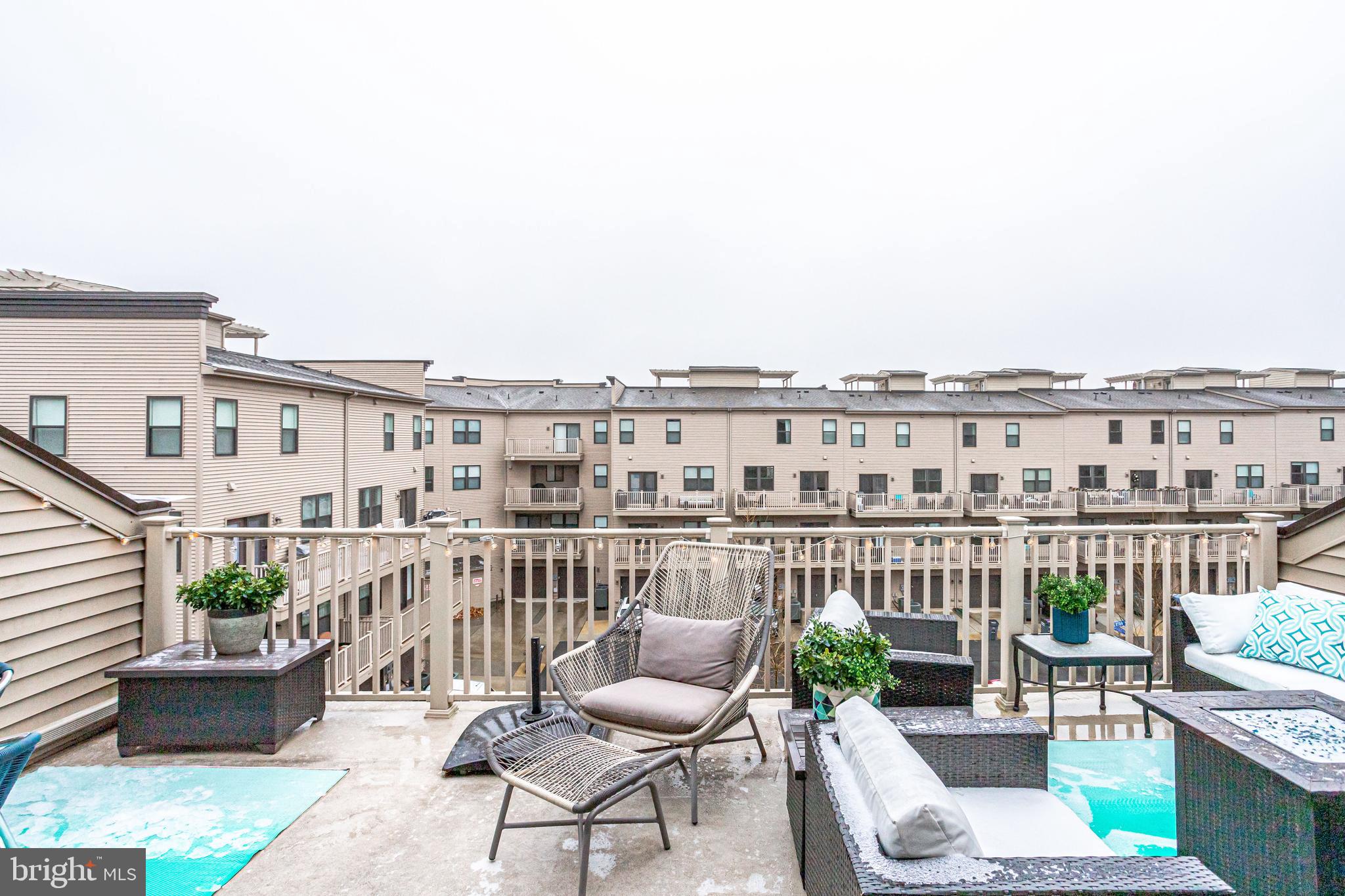 ONE LOUDOUN - Residential