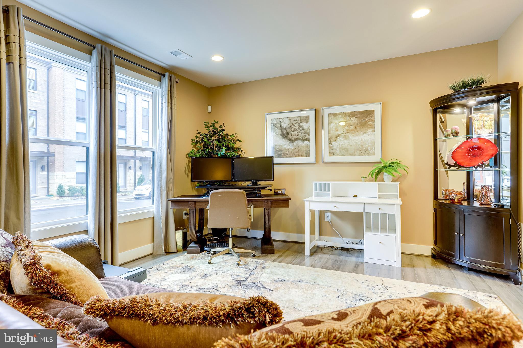 ONE LOUDOUN - Residential