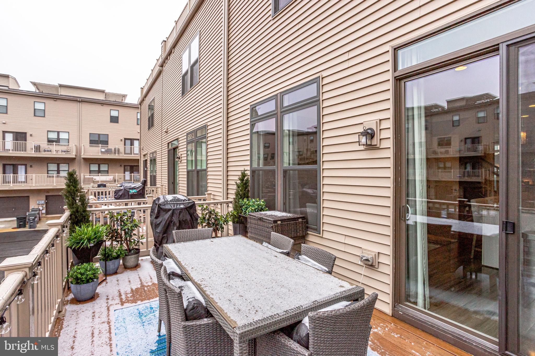 ONE LOUDOUN - Residential