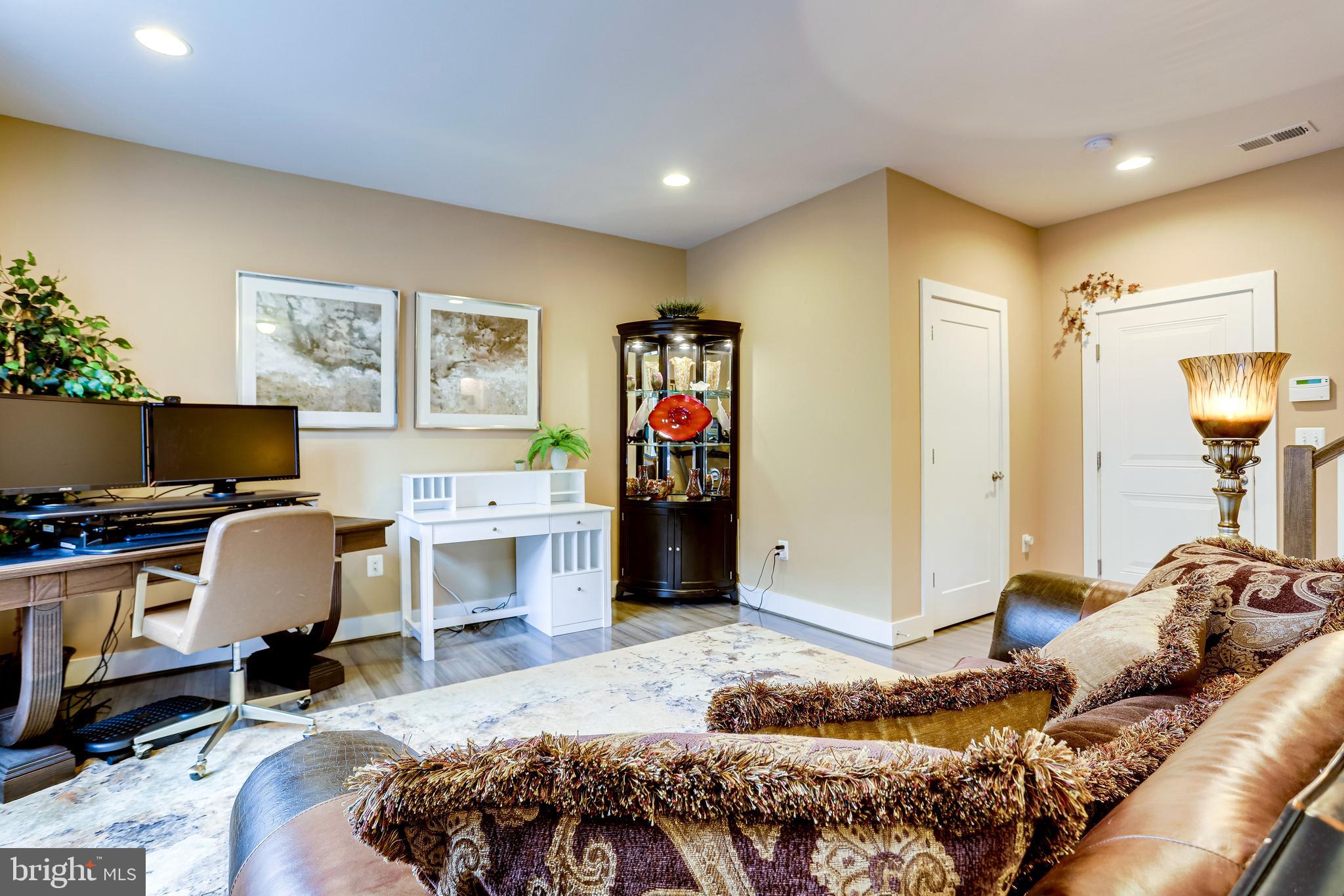 ONE LOUDOUN - Residential