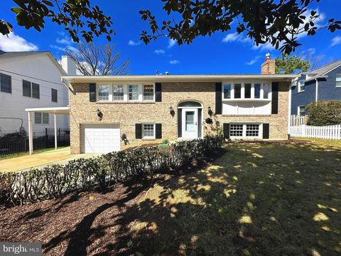 Homes For Sale - 306 S Pershing Drive<br/> ARLINGTON, VA 22204