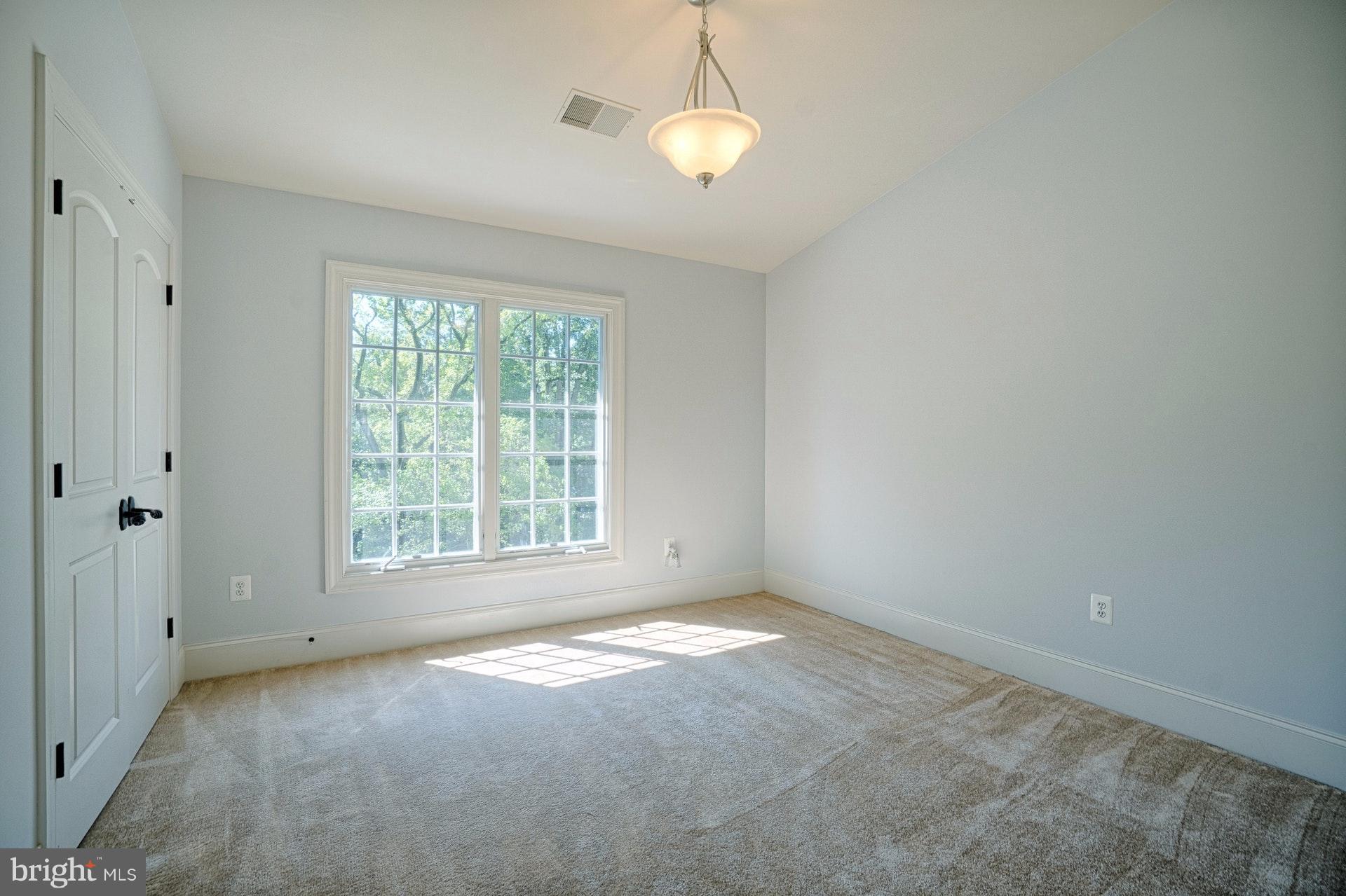 BELLEVUE FOREST - Residential